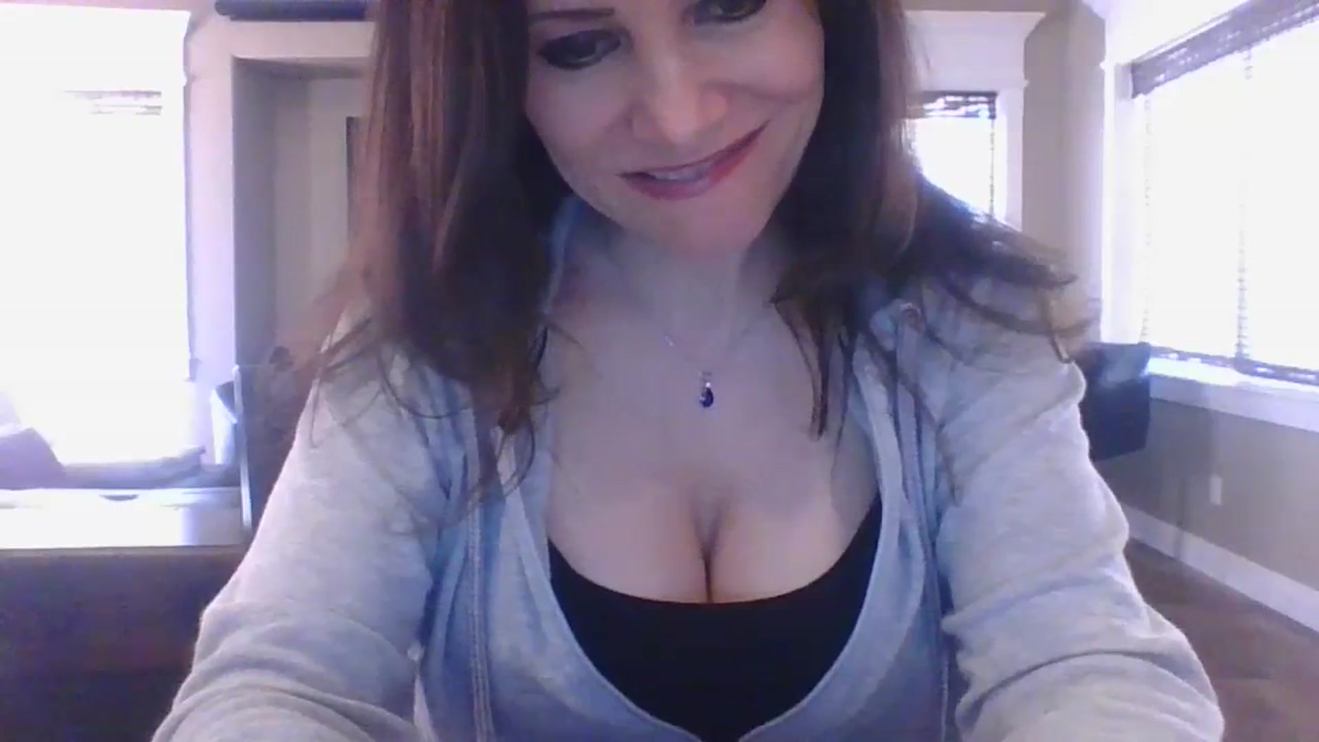 Gallery image thumbnail from LVDOLL's myfreecams stream on, 03/08/2024, 23:31 image 2 of 20