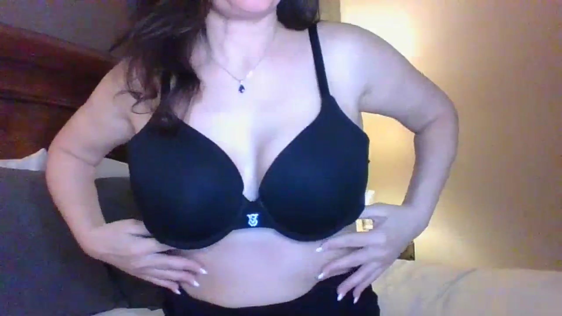 Gallery image thumbnail from LVDOLL's myfreecams stream on, 03/27/2024, 05:16 image 17 of 20