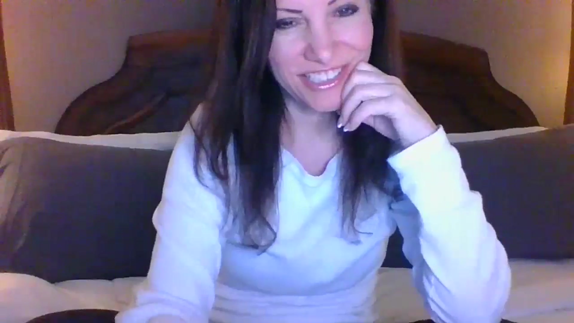 Gallery image thumbnail from LVDOLL's myfreecams stream on, 04/05/2024, 04:54 image 9 of 20