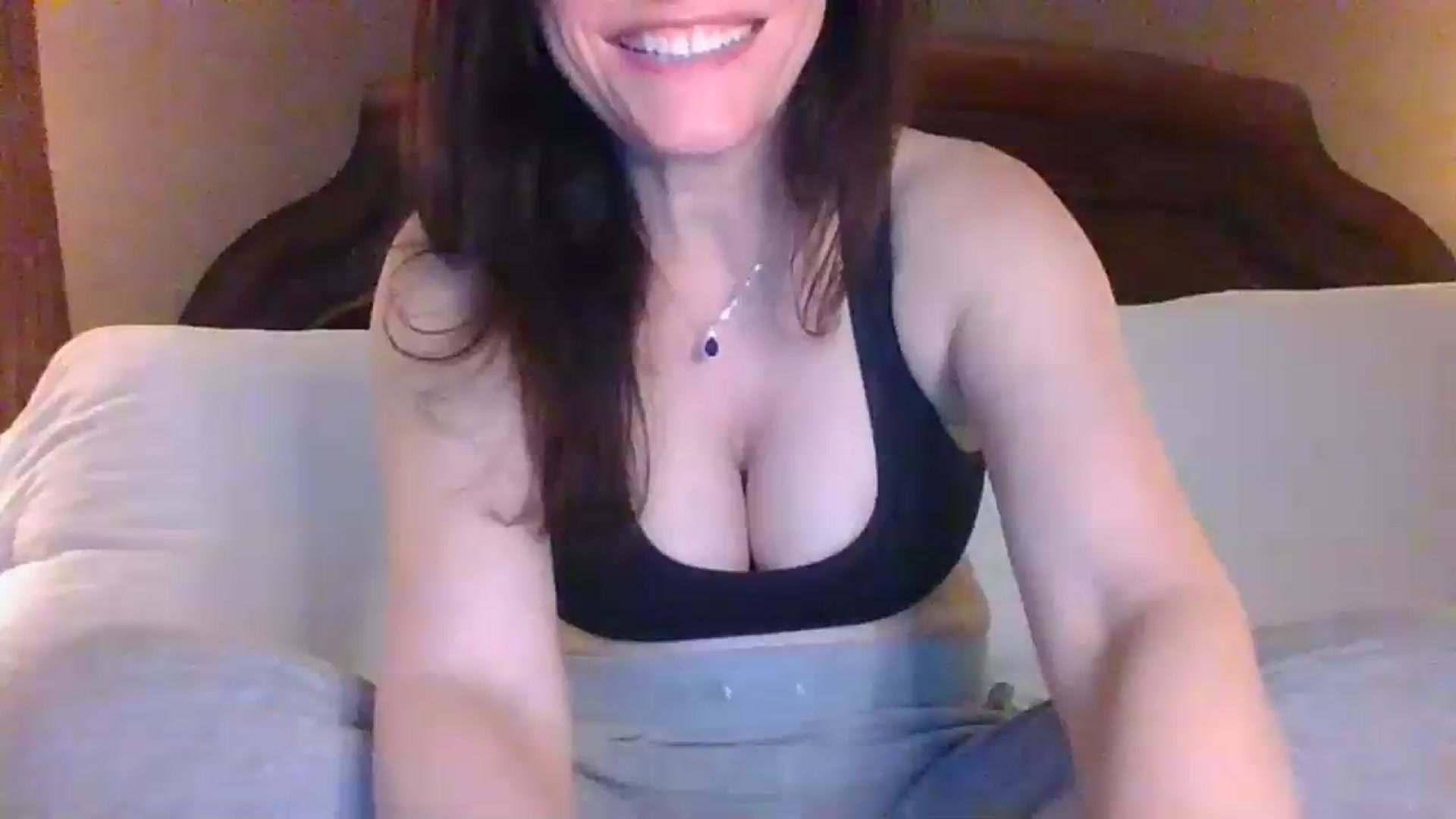 Gallery image thumbnail from LVDOLL's myfreecams stream on, 04/08/2024, 03:22 image 13 of 20