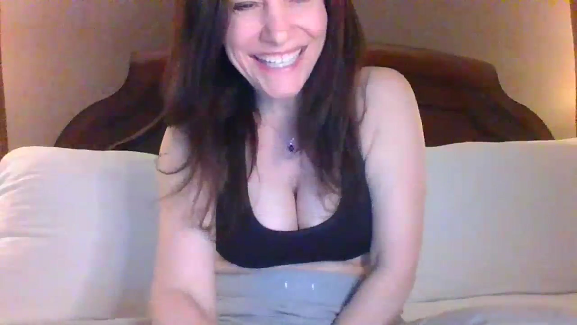 Gallery image thumbnail from LVDOLL's myfreecams stream on, 04/08/2024, 03:22 image 20 of 20