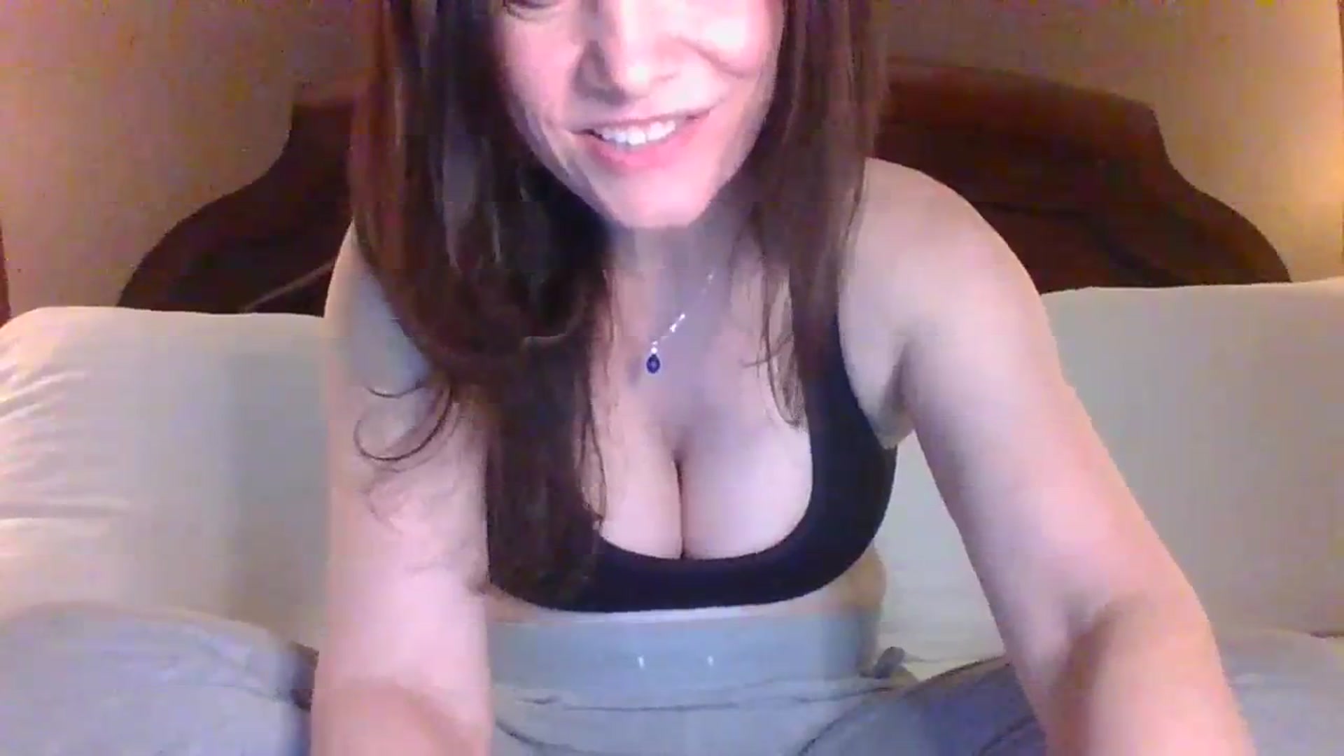 Gallery image thumbnail from LVDOLL's myfreecams stream on, 04/08/2024, 03:22 image 16 of 20