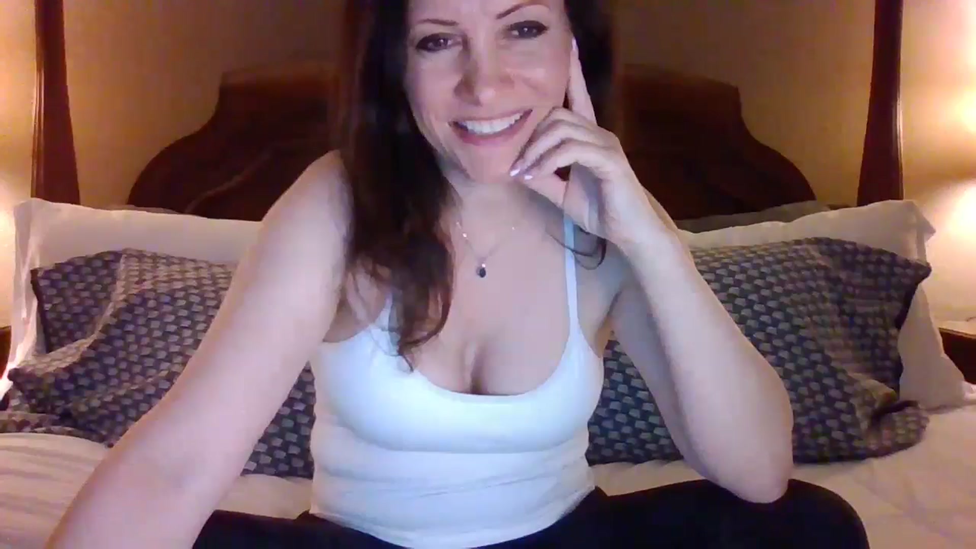 Gallery image thumbnail from LVDOLL's myfreecams stream on, 04/16/2024, 04:04 image 19 of 20