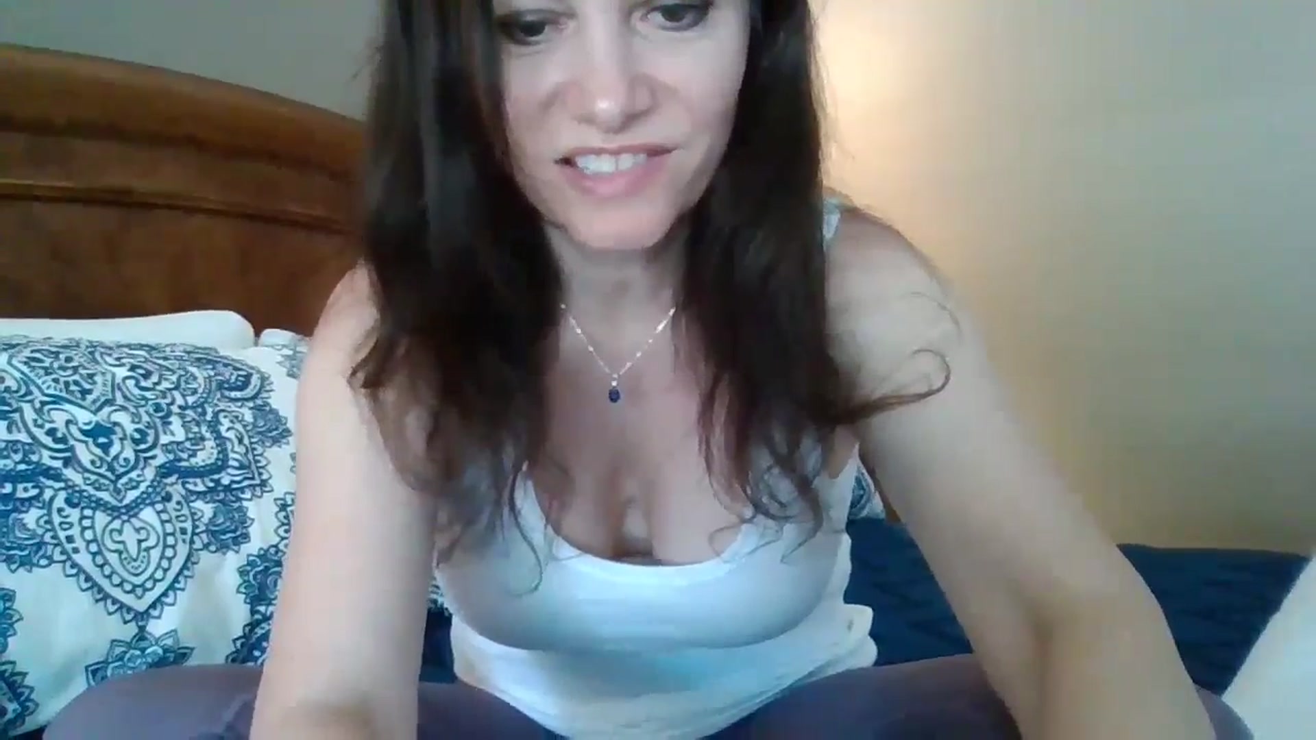 Gallery image thumbnail from LVDOLL's myfreecams stream on, 04/26/2024, 24:20 image 8 of 20
