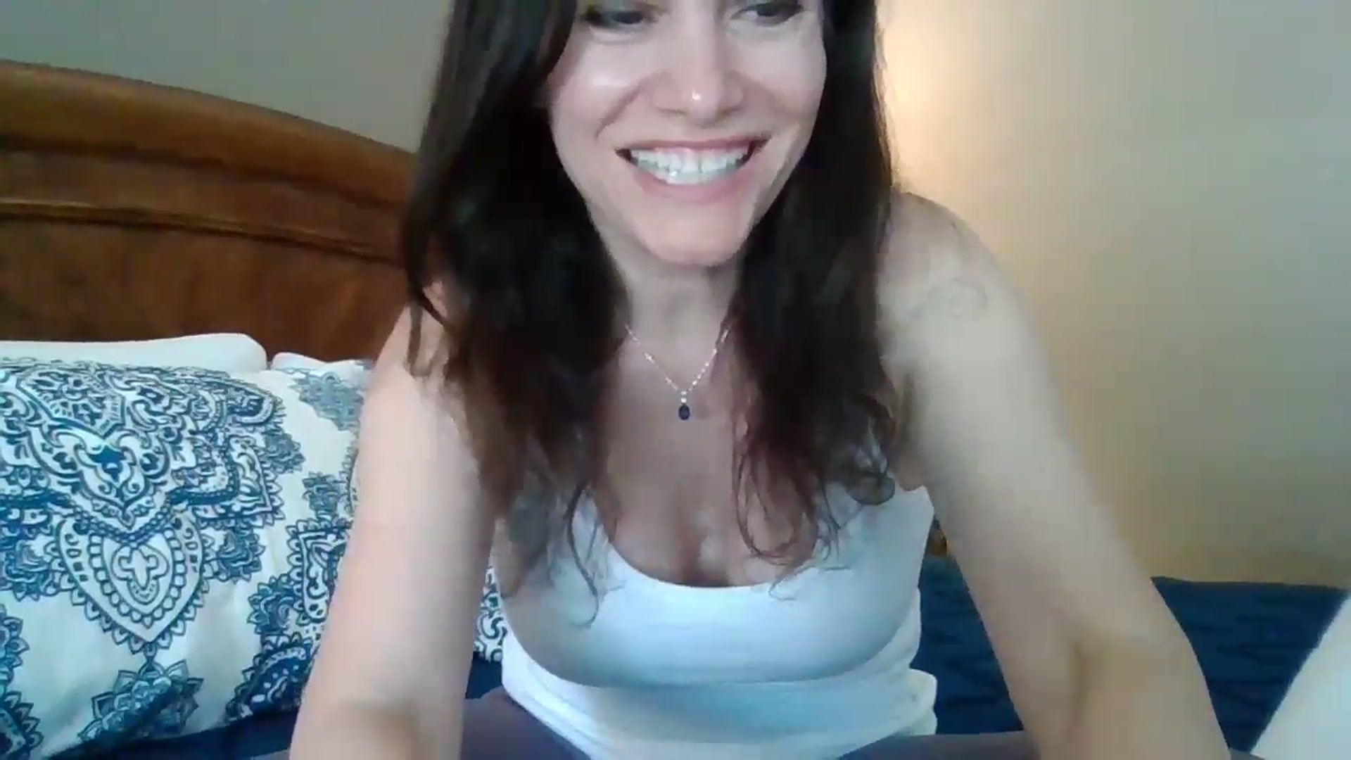 Gallery image thumbnail from LVDOLL's myfreecams stream on, 04/26/2024, 24:20 image 15 of 20