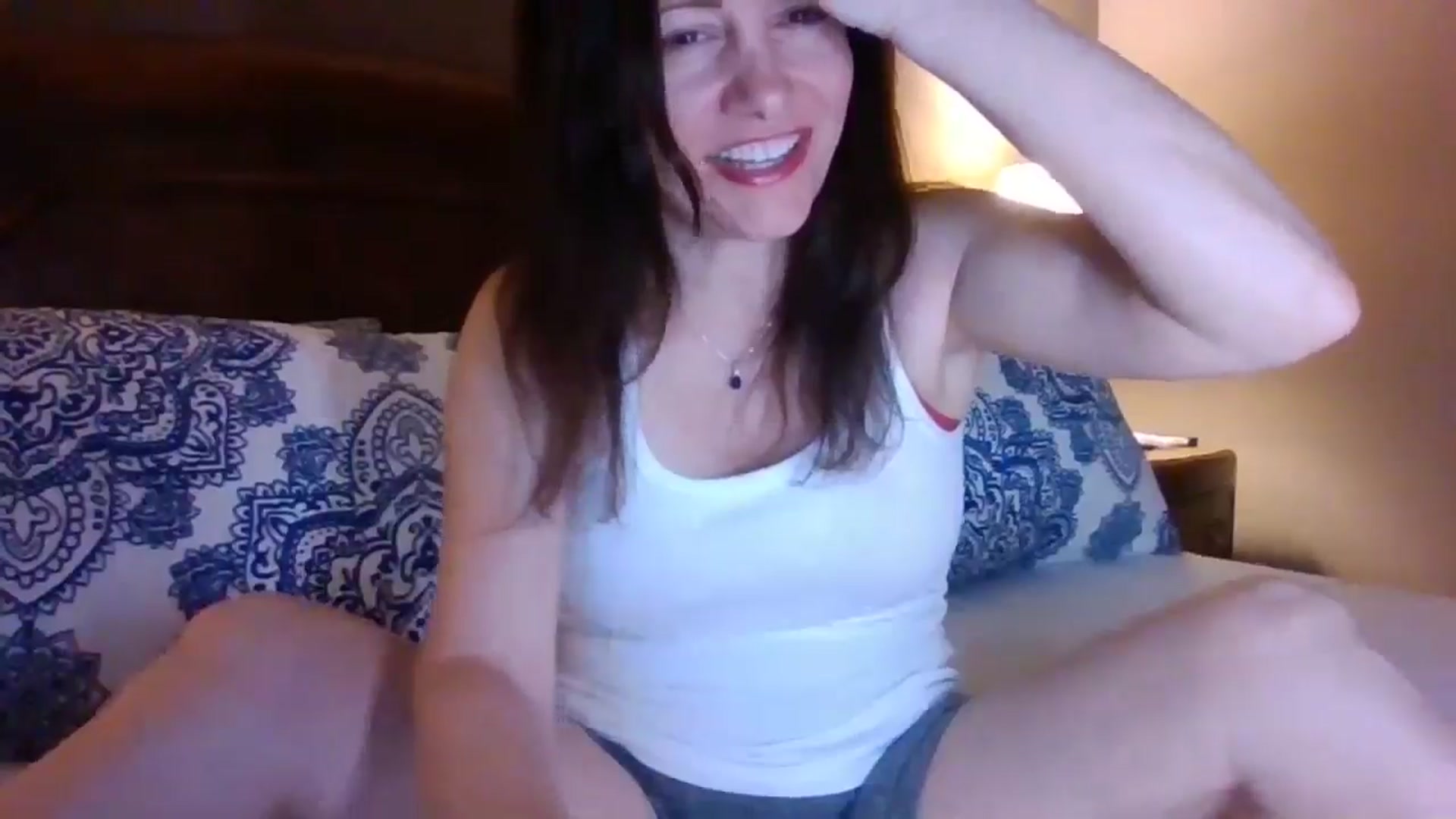 Gallery image thumbnail from LVDOLL's myfreecams stream on, 05/08/2024, 03:33 image 14 of 20