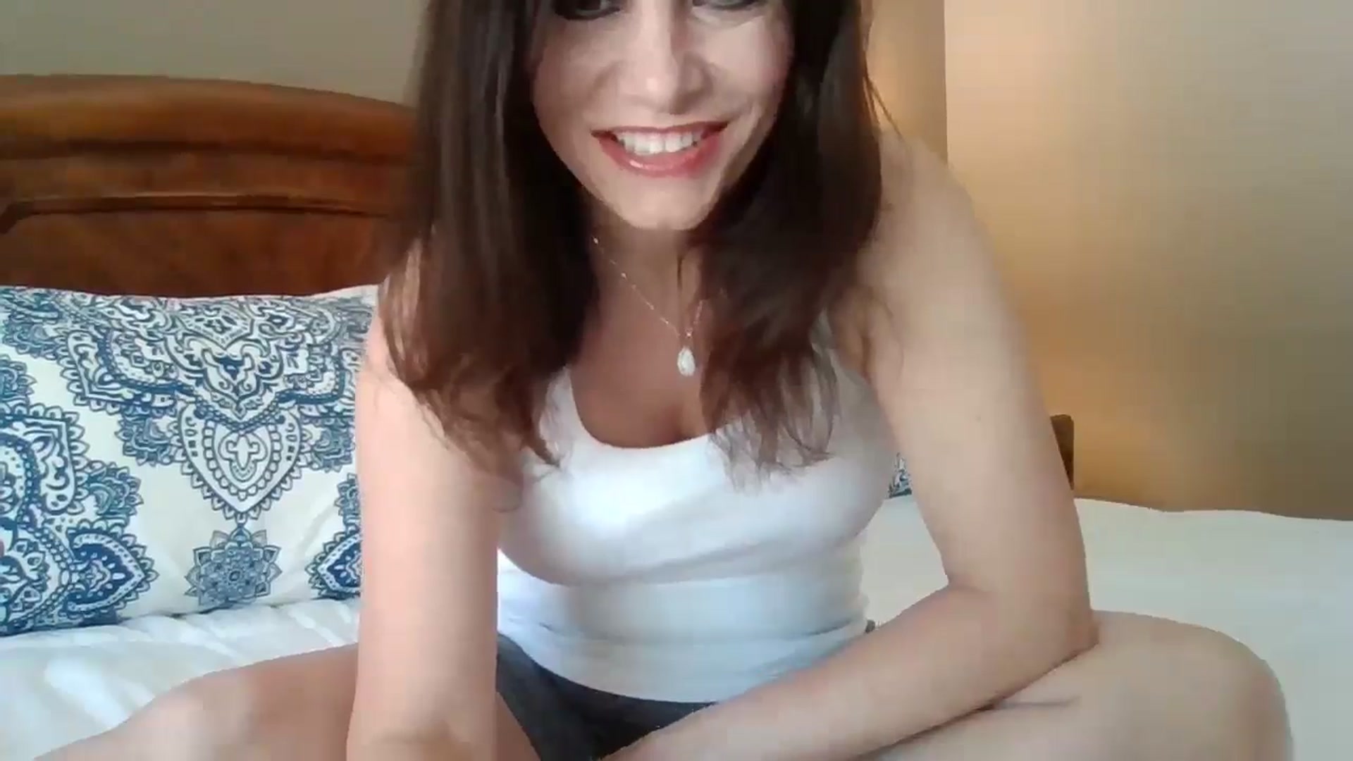 Gallery image thumbnail from LVDOLL's myfreecams stream on, 05/17/2024, 22:35 image 17 of 20