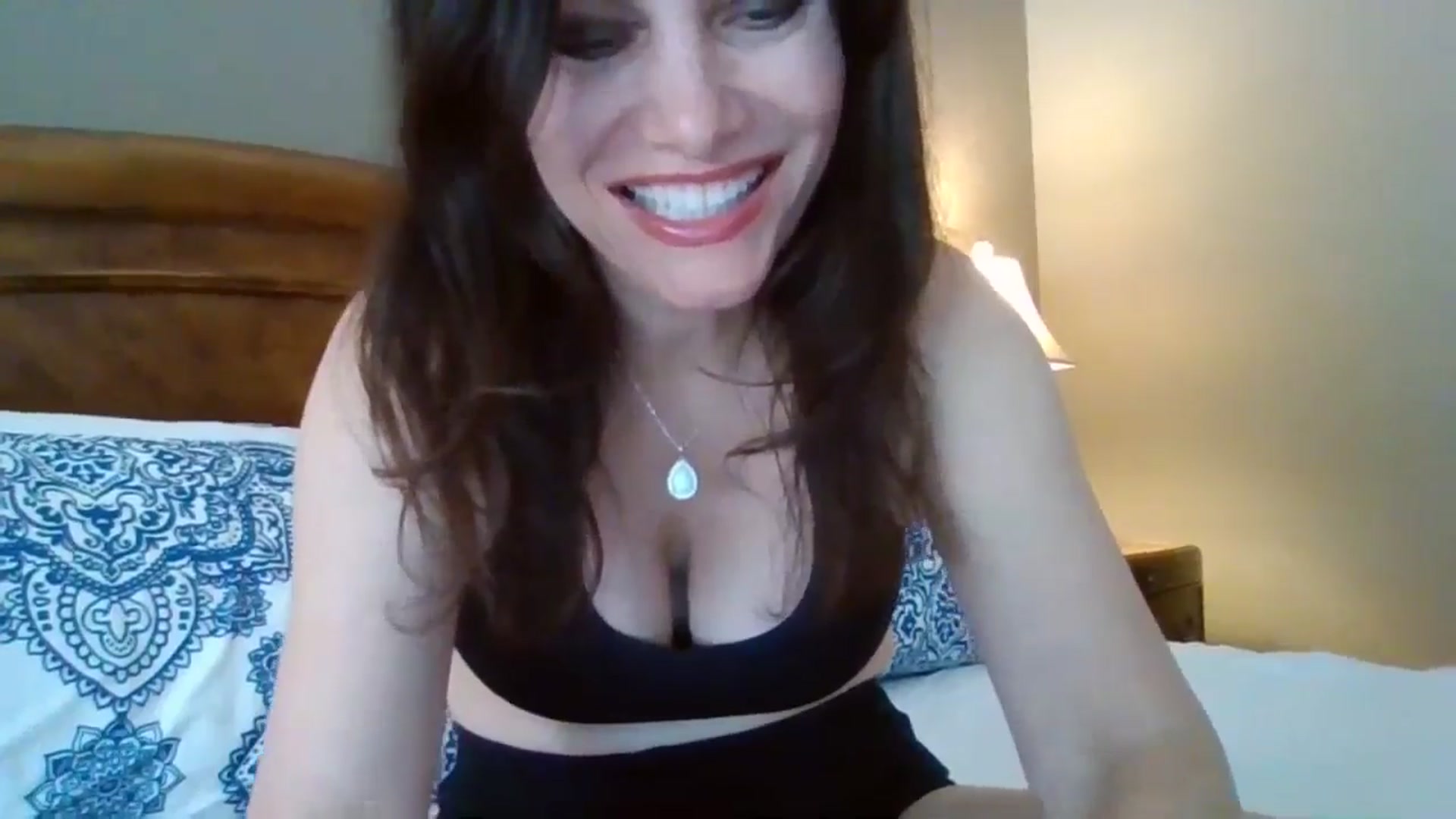 Gallery image thumbnail from LVDOLL's myfreecams stream on, 05/19/2024, 24:10 image 19 of 20