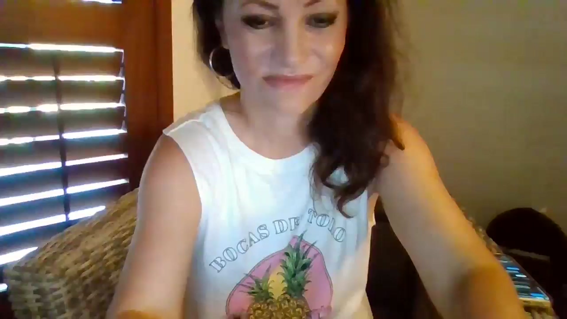 Gallery image thumbnail from LVDOLL's myfreecams stream on, 05/29/2024, 21:28 image 15 of 20