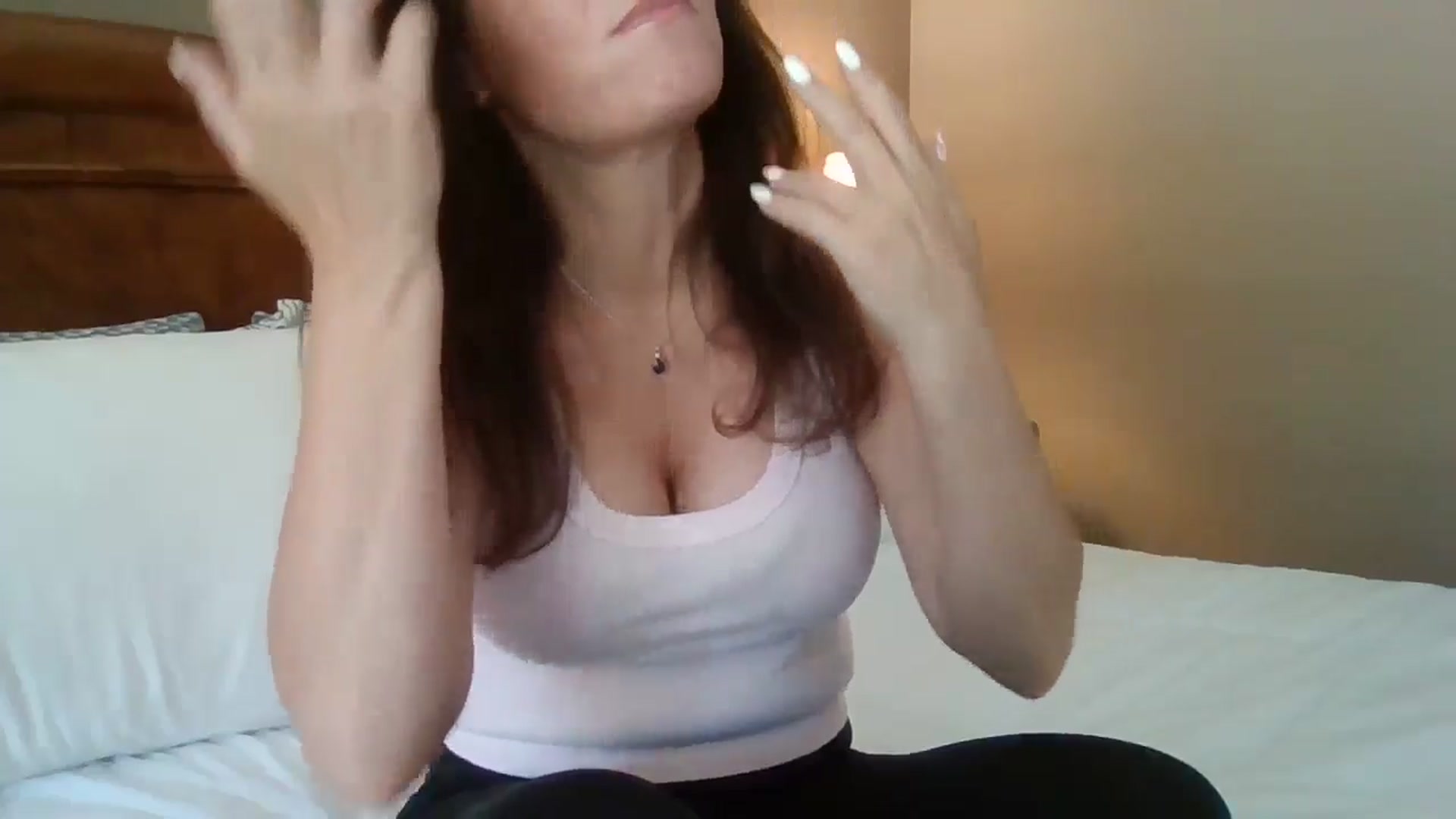 Gallery image thumbnail from LVDOLL's myfreecams stream on, 06/19/2024, 22:16 image 19 of 20