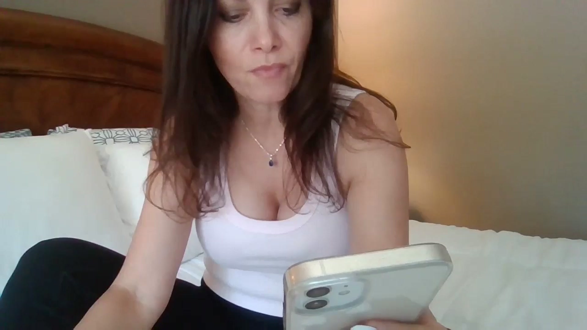 Gallery image thumbnail from LVDOLL's myfreecams stream on, 06/20/2024, 24:10 image 7 of 20