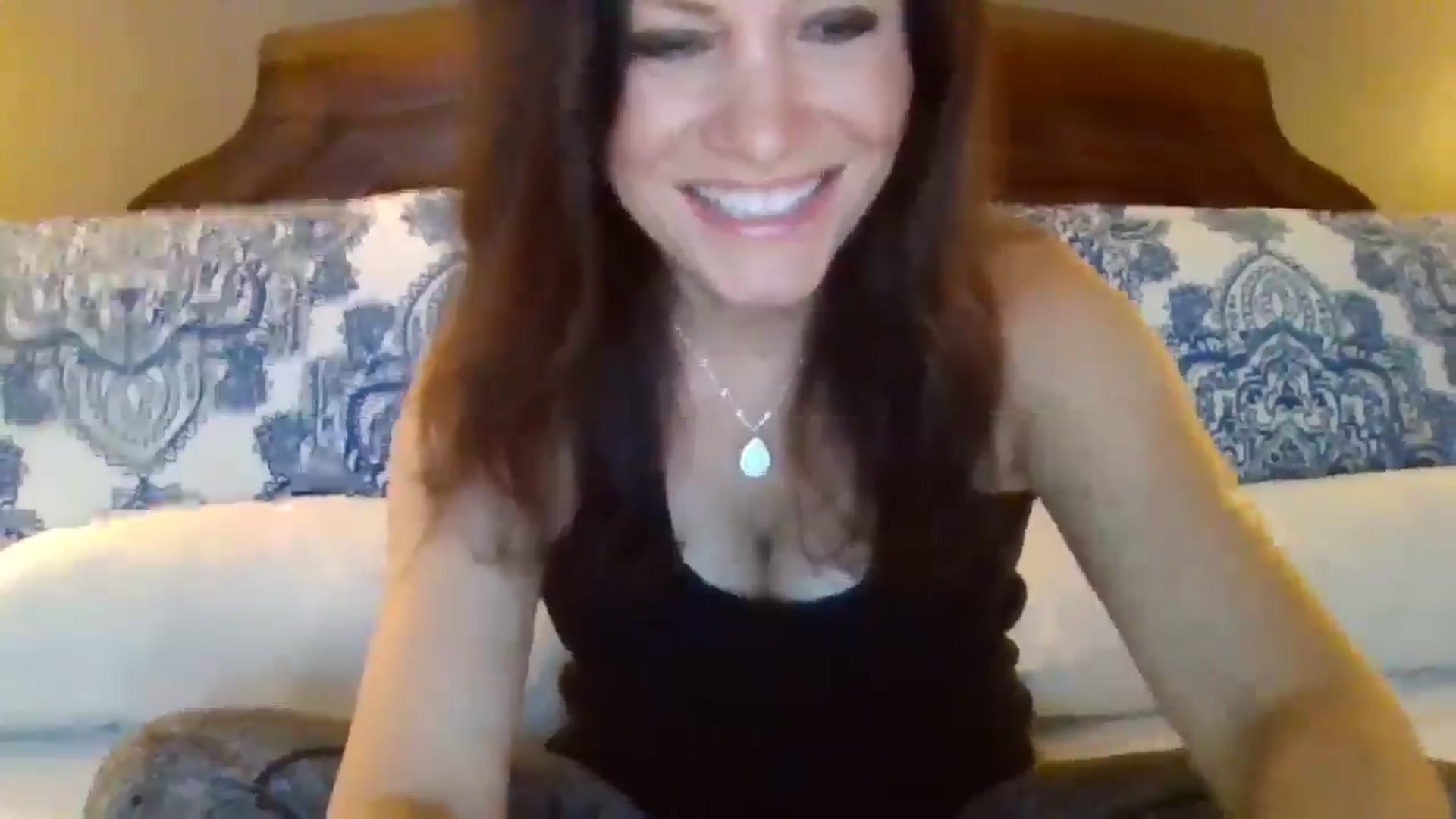 Gallery image thumbnail from LVDOLL's myfreecams stream on, 07/08/2024, 22:35 image 17 of 20