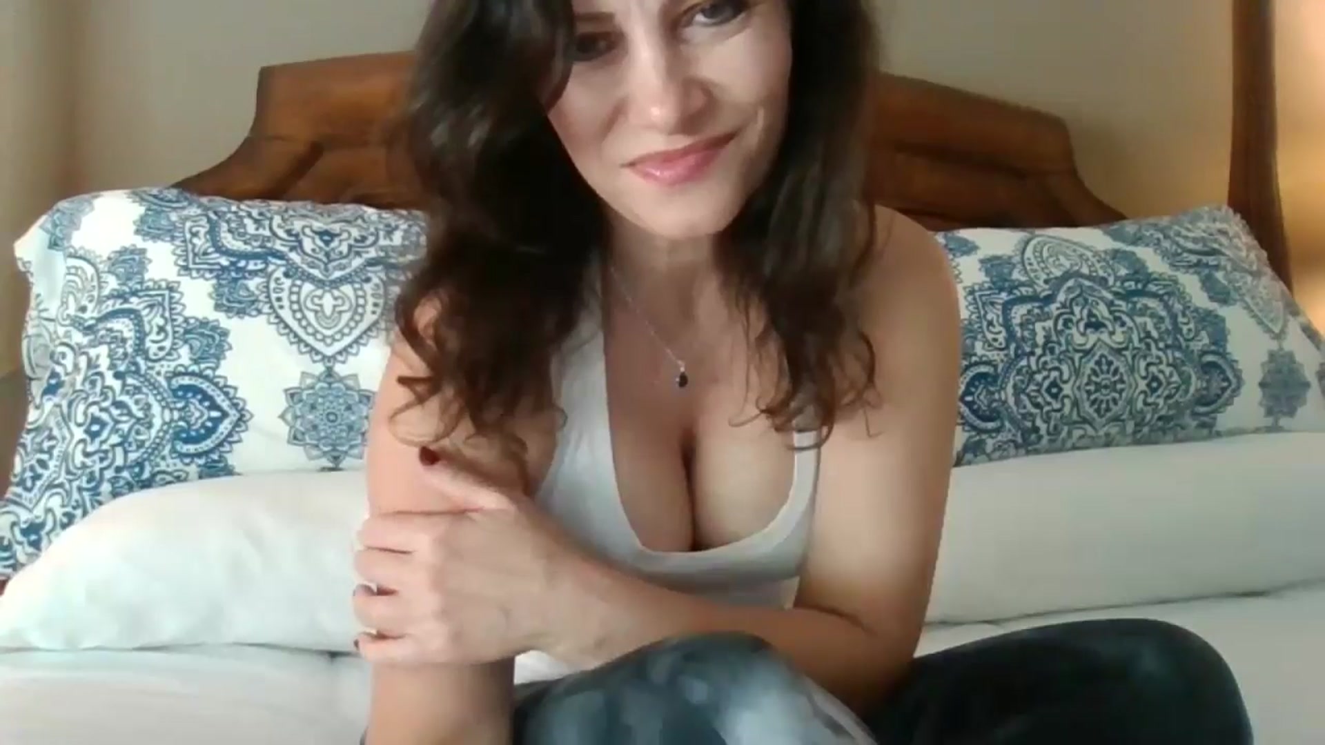 Gallery image thumbnail from LVDOLL's myfreecams stream on, 08/02/2024, 19:35 image 2 of 20