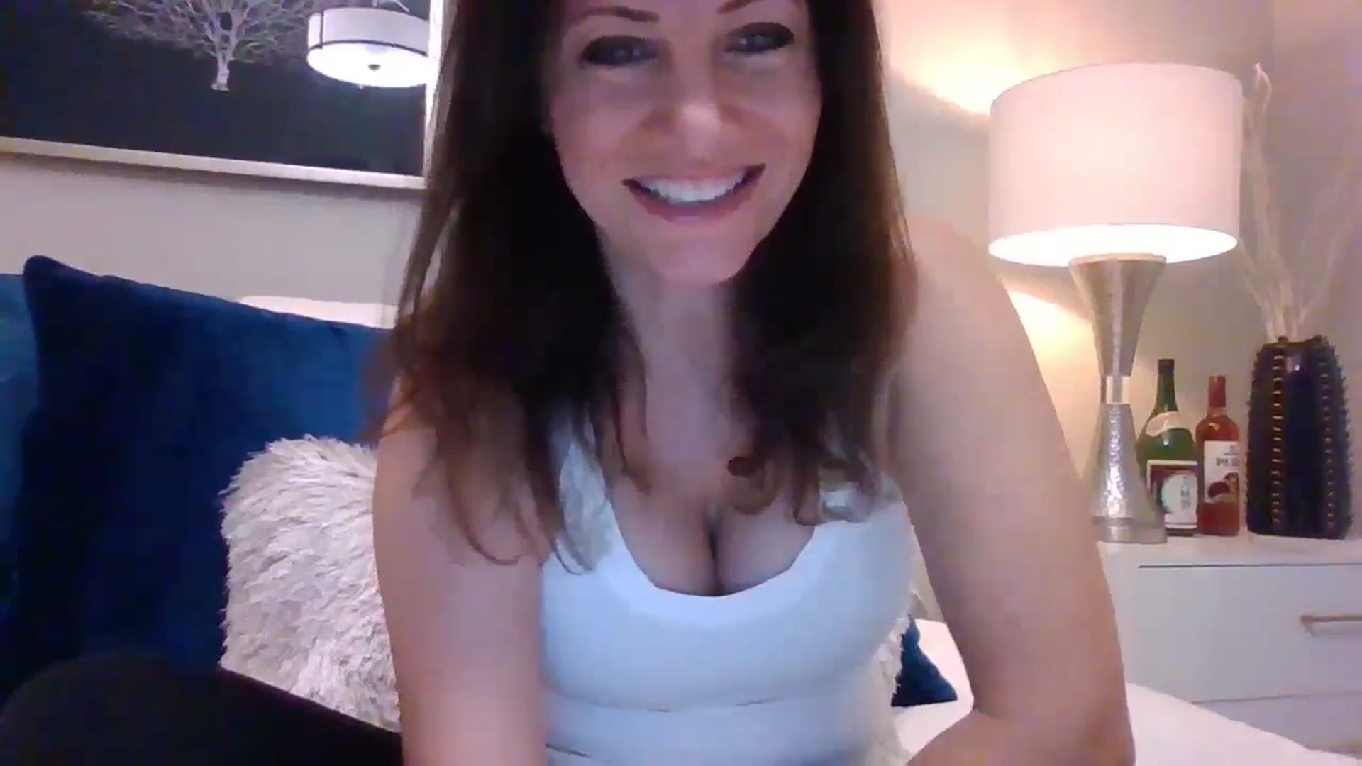 Gallery image thumbnail from LVDOLL's myfreecams stream on, 08/15/2024, 02:52 image 12 of 20
