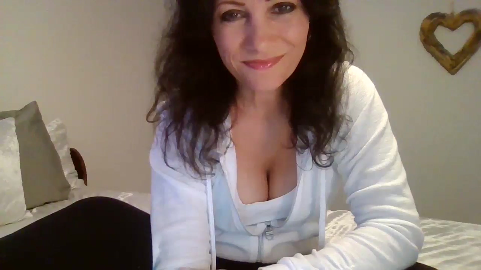 Gallery image thumbnail from LVDOLL's myfreecams stream on, 09/02/2024, 02:54 image 6 of 20