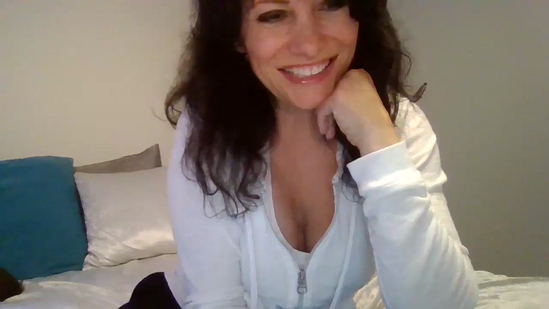 Gallery image thumbnail from LVDOLL's myfreecams stream on, 09/02/2024, 04:46 image 9 of 20