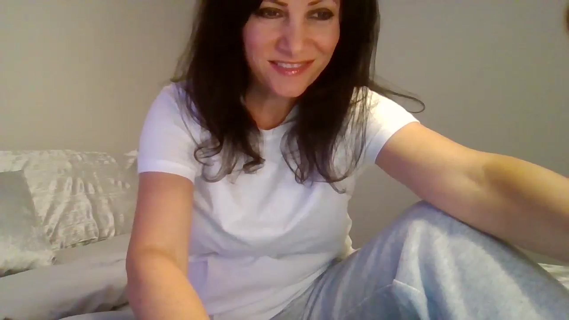 Gallery image thumbnail from LVDOLL's myfreecams stream on, 09/21/2024, 02:00 image 2 of 20