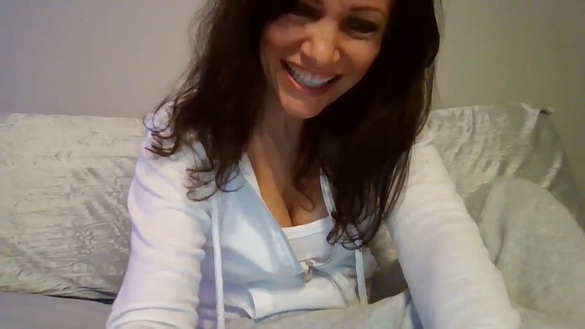 Gallery image thumbnail from LVDOLL's myfreecams stream on, 09/21/2024, 05:26 image 17 of 20