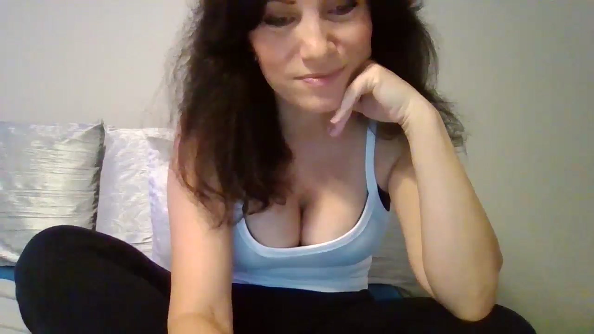 Gallery image thumbnail from LVDOLL's myfreecams stream on, 09/23/2024, 01:44 image 20 of 20