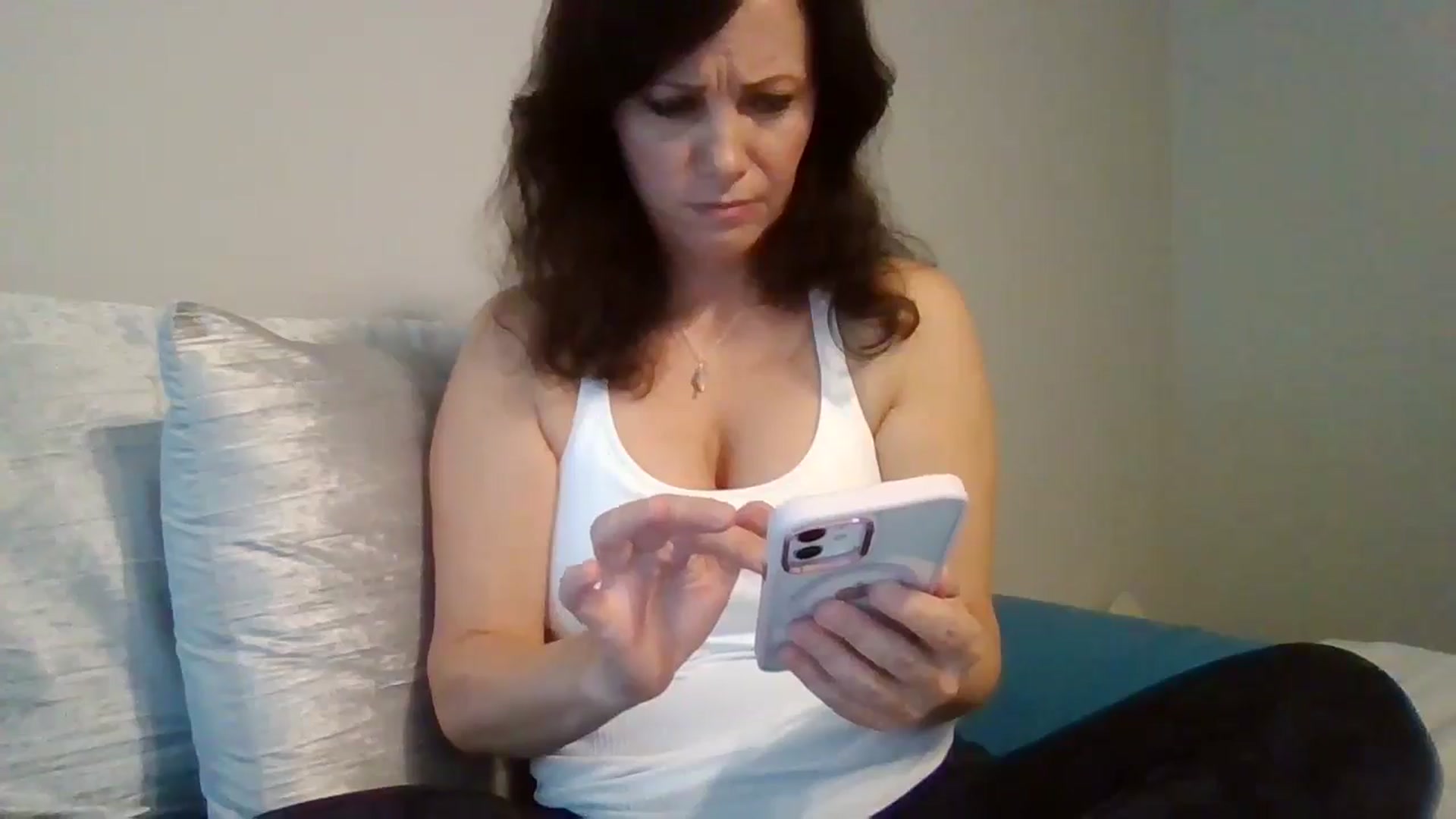 Gallery image thumbnail from LVDOLL's myfreecams stream on, 10/18/2024, 24:50 image 17 of 20