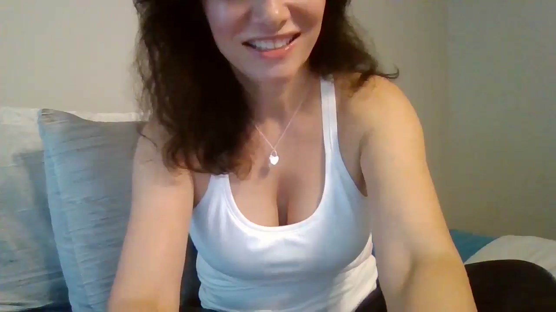 Gallery image thumbnail from LVDOLL's myfreecams stream on, 10/18/2024, 24:50 image 18 of 20