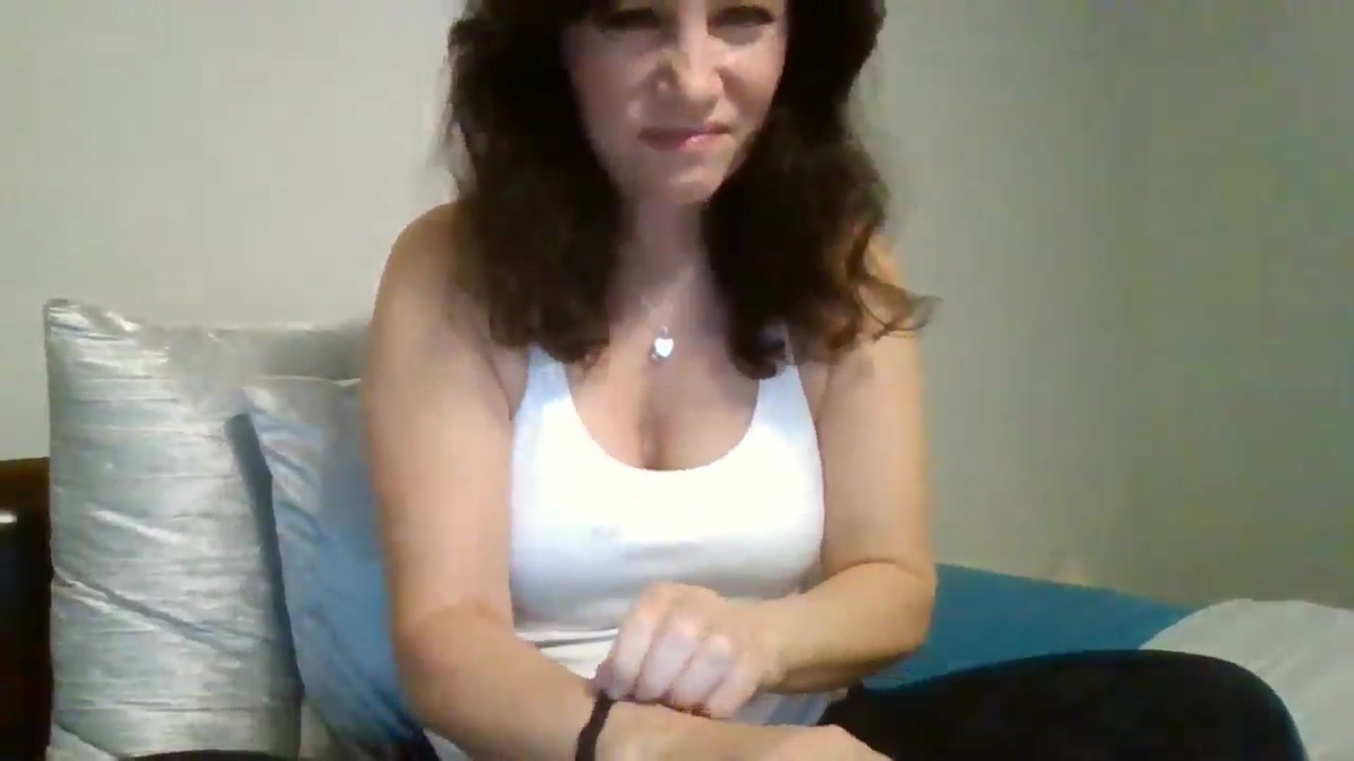 Gallery image thumbnail from LVDOLL's myfreecams stream on, 10/18/2024, 24:50 image 3 of 20