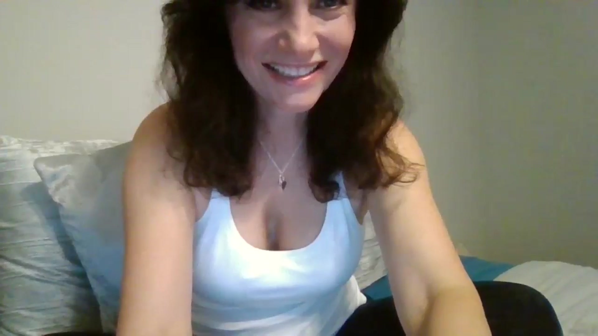 Gallery image thumbnail from LVDOLL's myfreecams stream on, 10/18/2024, 24:50 image 2 of 20