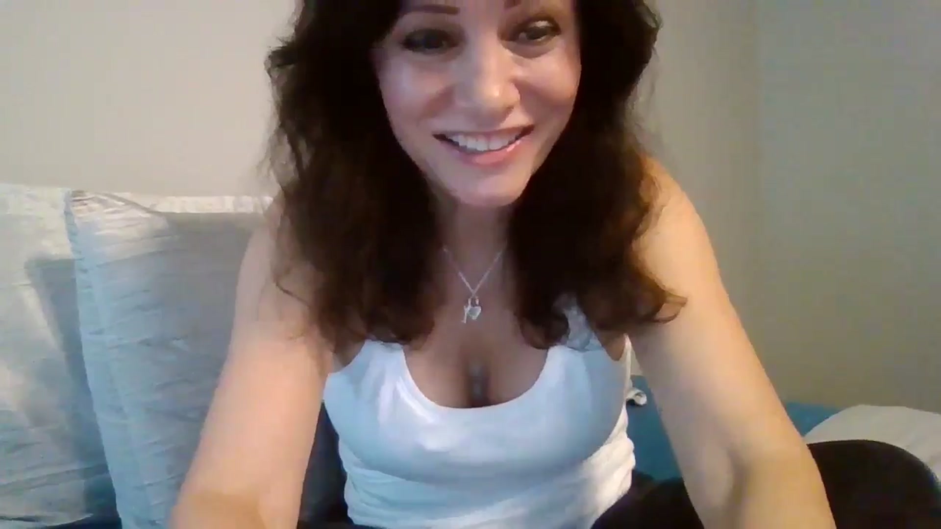 Gallery image thumbnail from LVDOLL's myfreecams stream on, 10/18/2024, 24:50 image 14 of 20