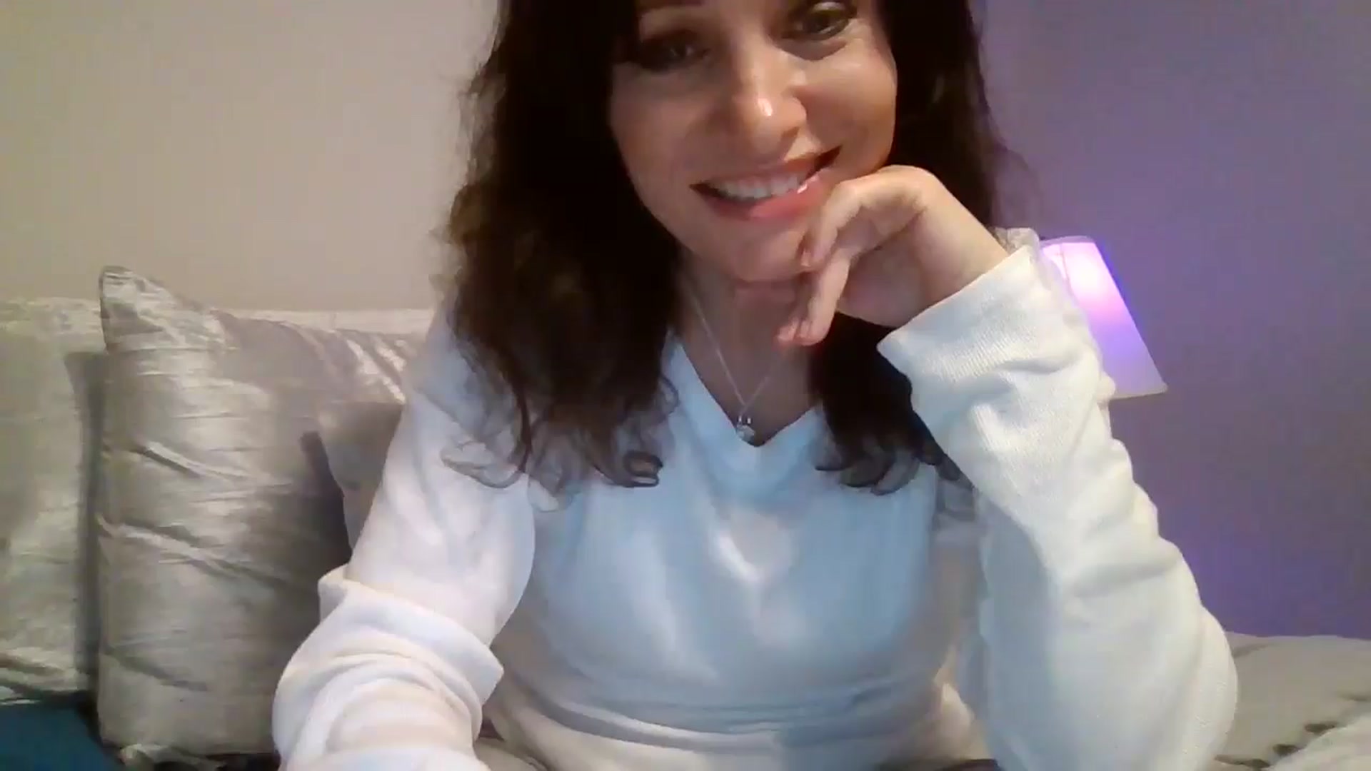 Gallery image thumbnail from LVDOLL's myfreecams stream on, 10/19/2024, 01:32 image 12 of 20