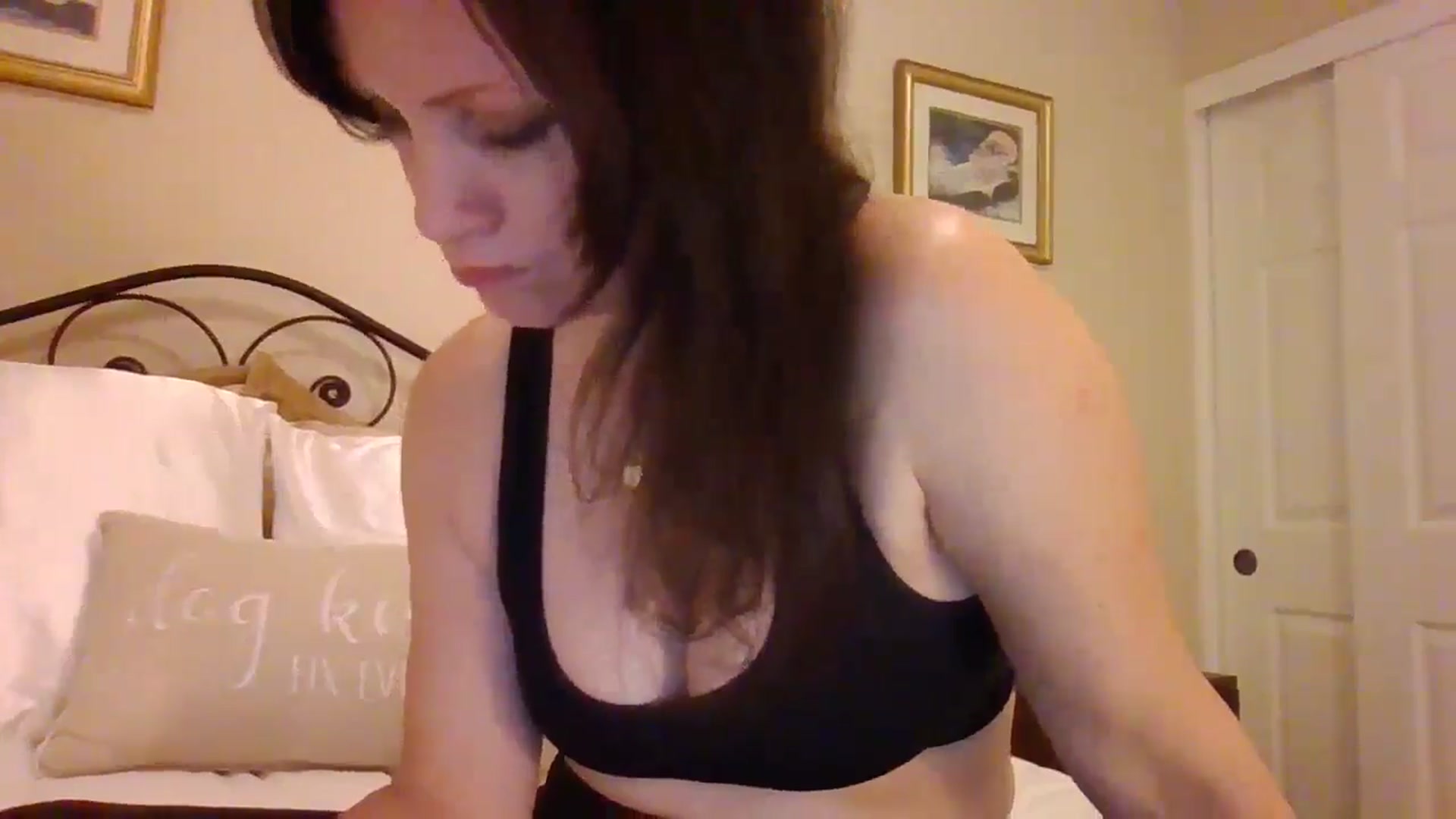 Gallery image thumbnail from LVDOLL's myfreecams stream on, 11/12/2024, 05:13 image 17 of 20