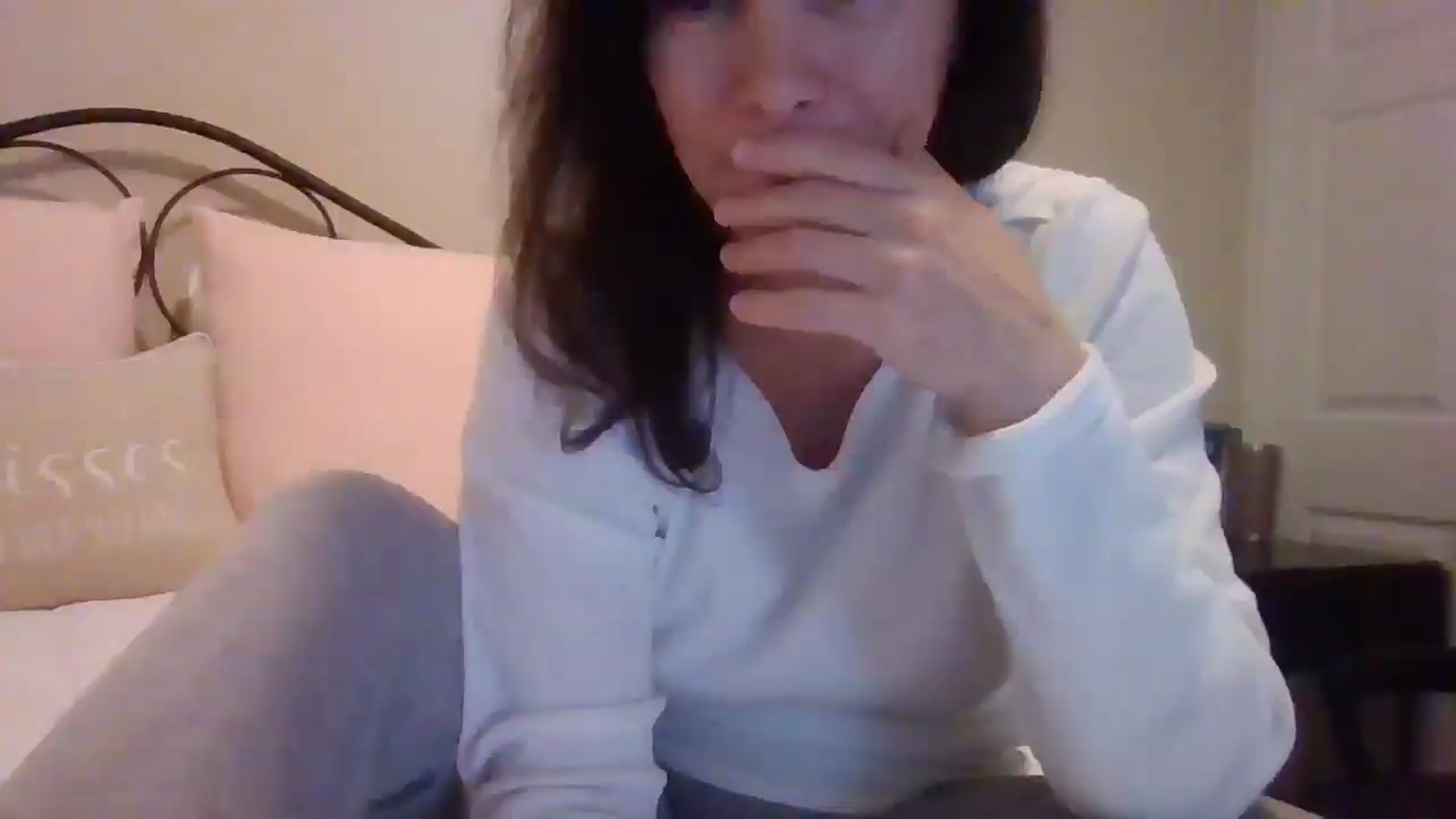 Gallery image thumbnail from LVDOLL's myfreecams stream on, 11/28/2024, 07:01 image 6 of 20