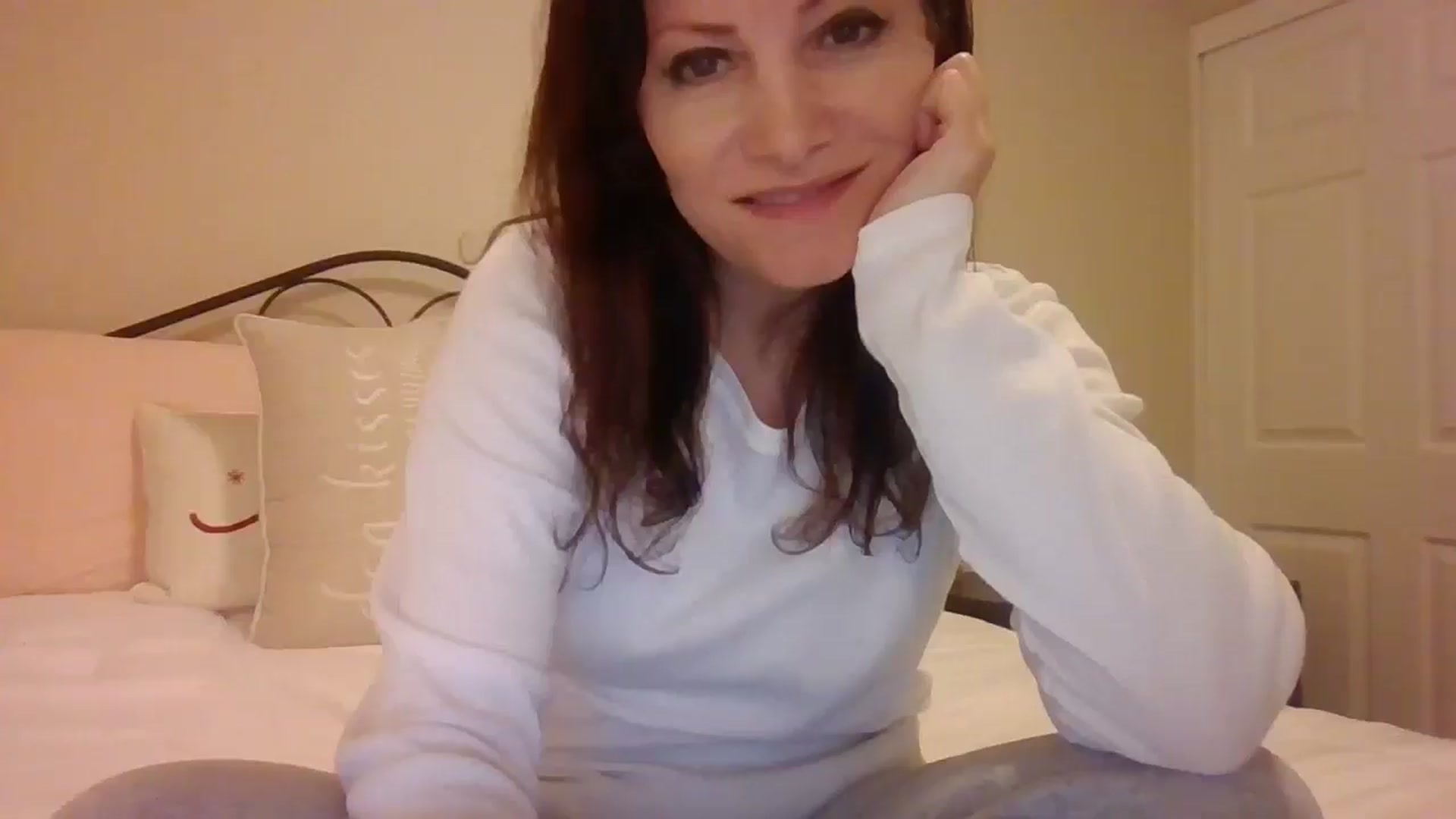 Gallery image thumbnail from LVDOLL's myfreecams stream on, 12/27/2024, 06:31 image 2 of 20