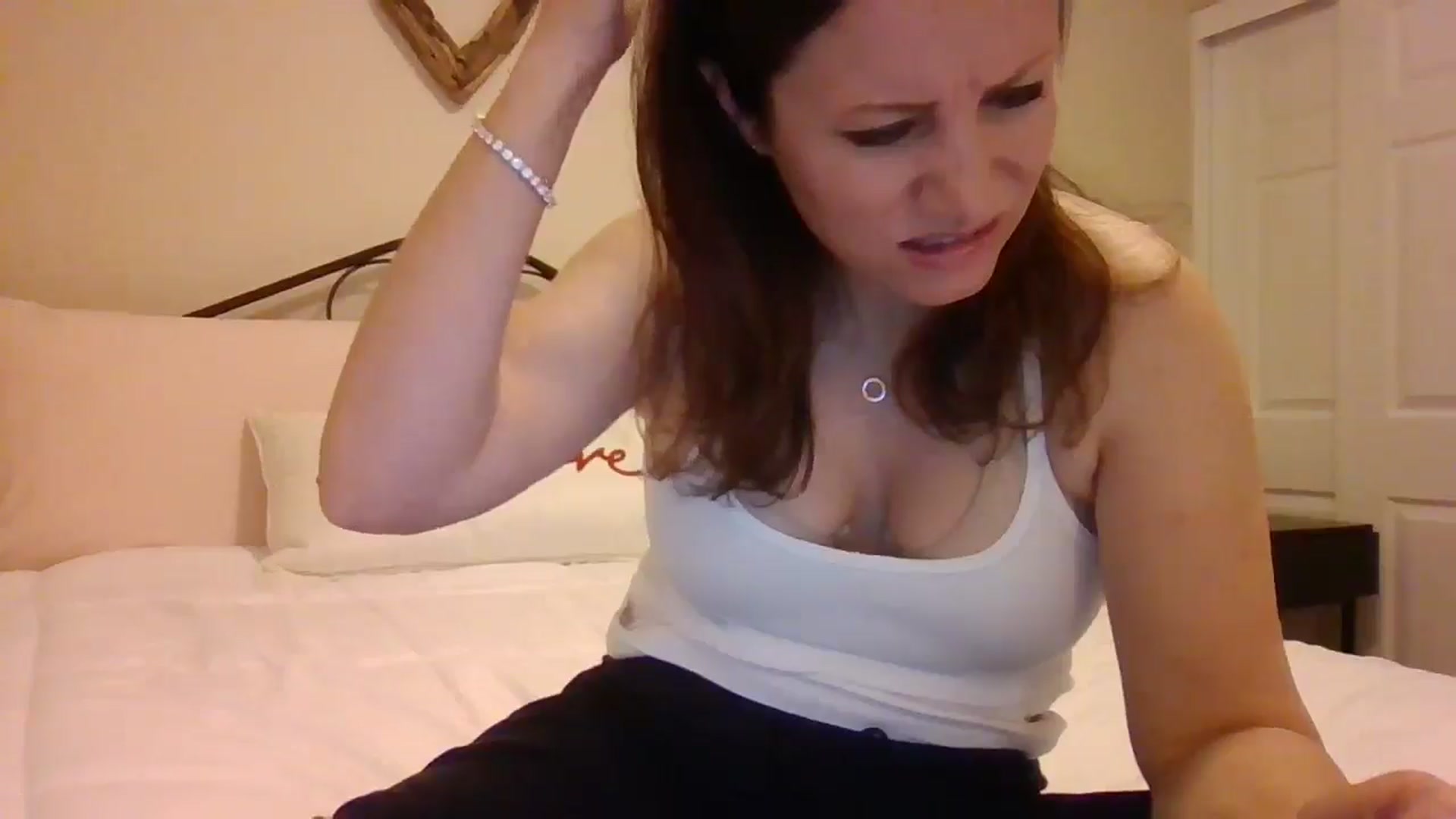 Gallery image thumbnail from LVDOLL's myfreecams stream on, 01/09/2025, 03:40 image 13 of 20