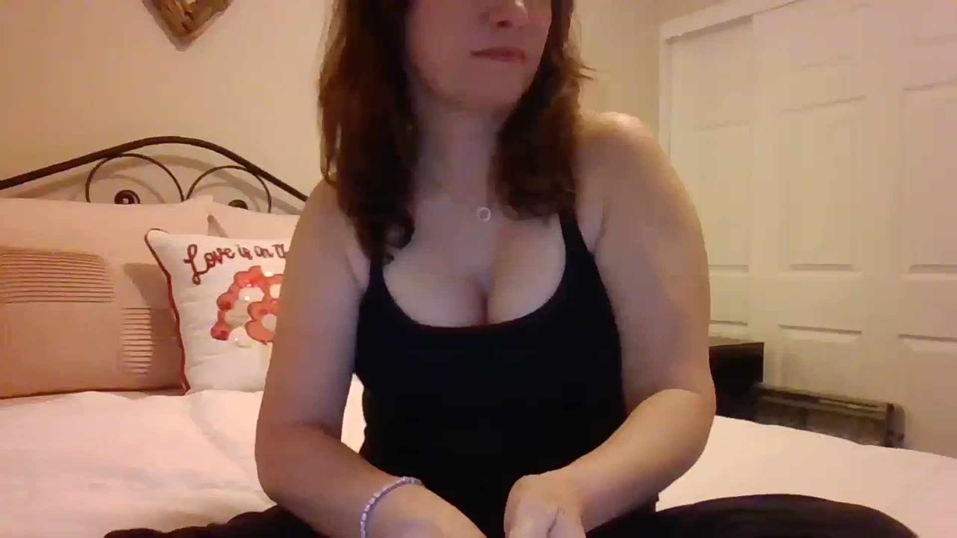 Gallery image thumbnail from LVDOLL's myfreecams stream on, 01/21/2025, 06:17 image 4 of 20