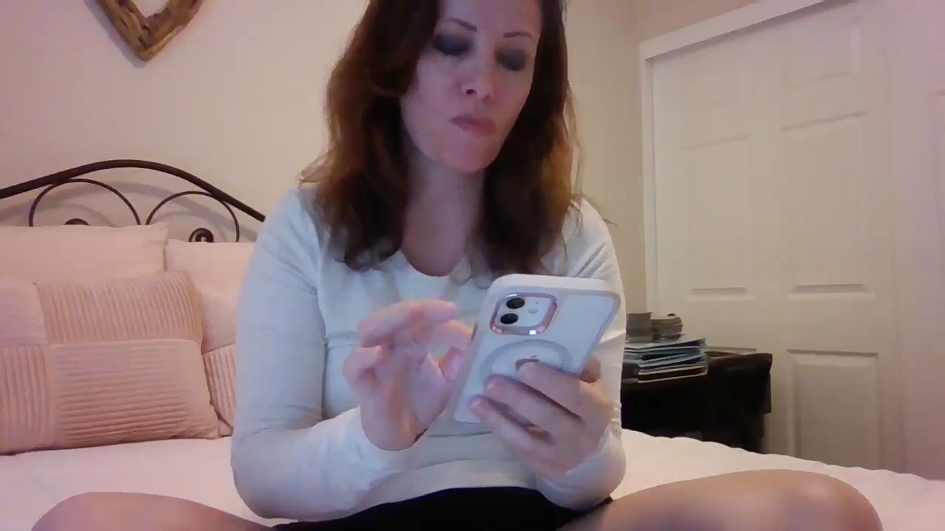 Gallery image thumbnail from LVDOLL's myfreecams stream on, 01/28/2025, 01:27 image 11 of 20