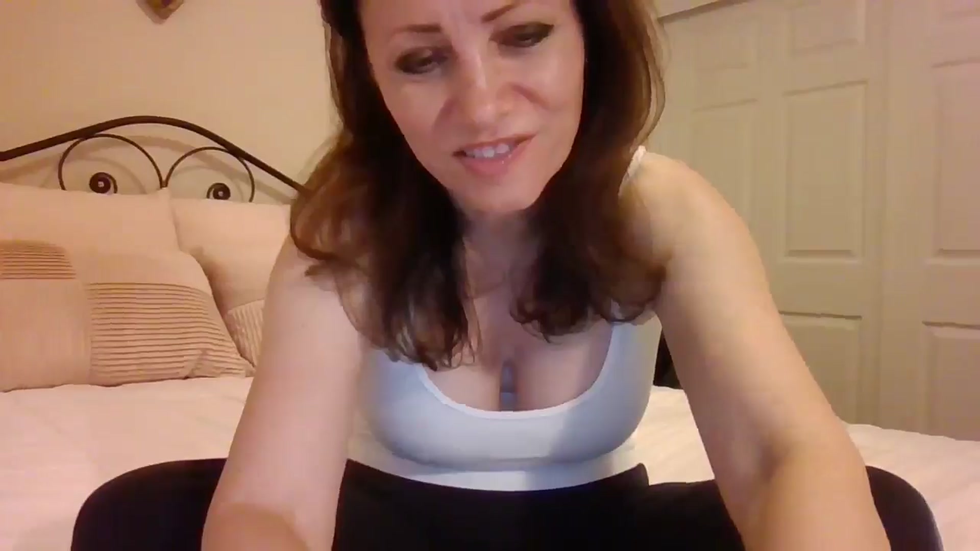 Gallery image thumbnail from LVDOLL's myfreecams stream on, 02/18/2025, 05:43 image 12 of 20
