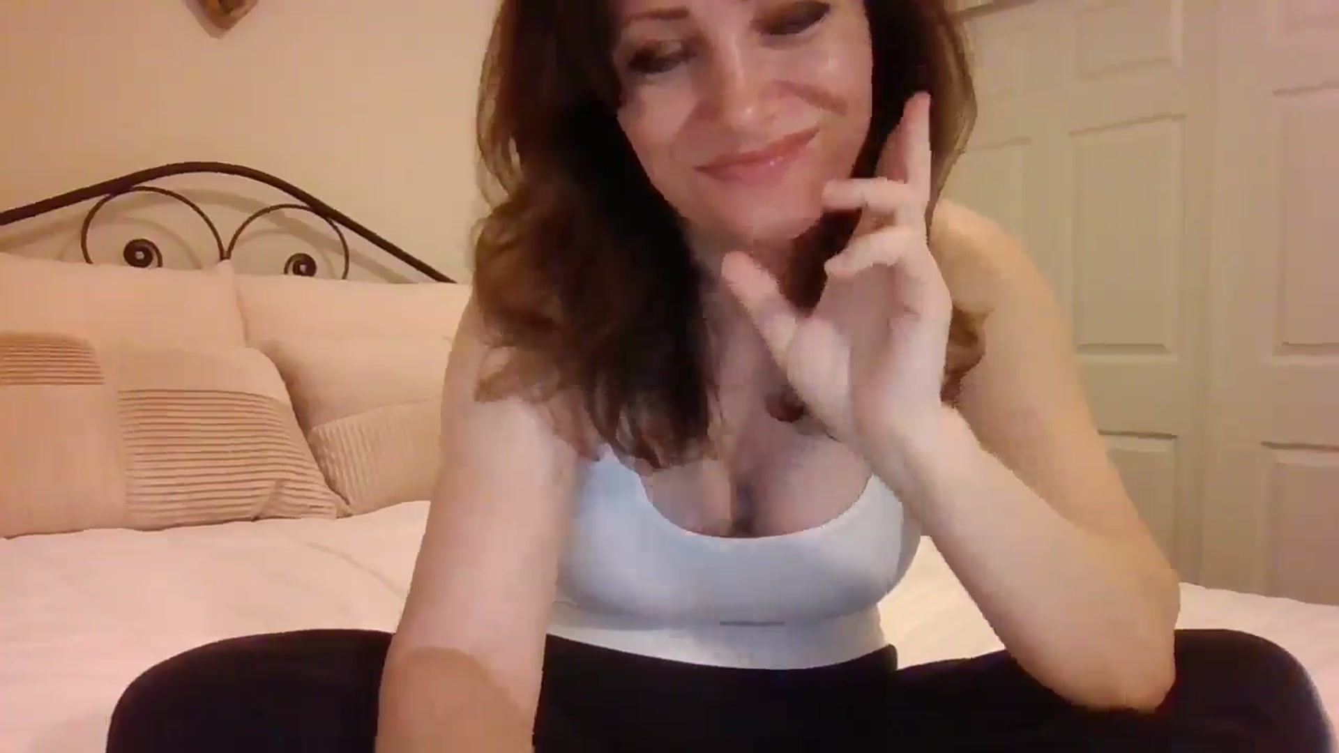 Gallery image thumbnail from LVDOLL's myfreecams stream on, 02/18/2025, 05:43 image 10 of 20