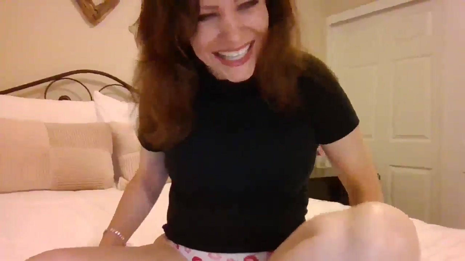 Gallery image thumbnail from LVDOLL's myfreecams stream on, 02/25/2025, 04:19 image 9 of 20