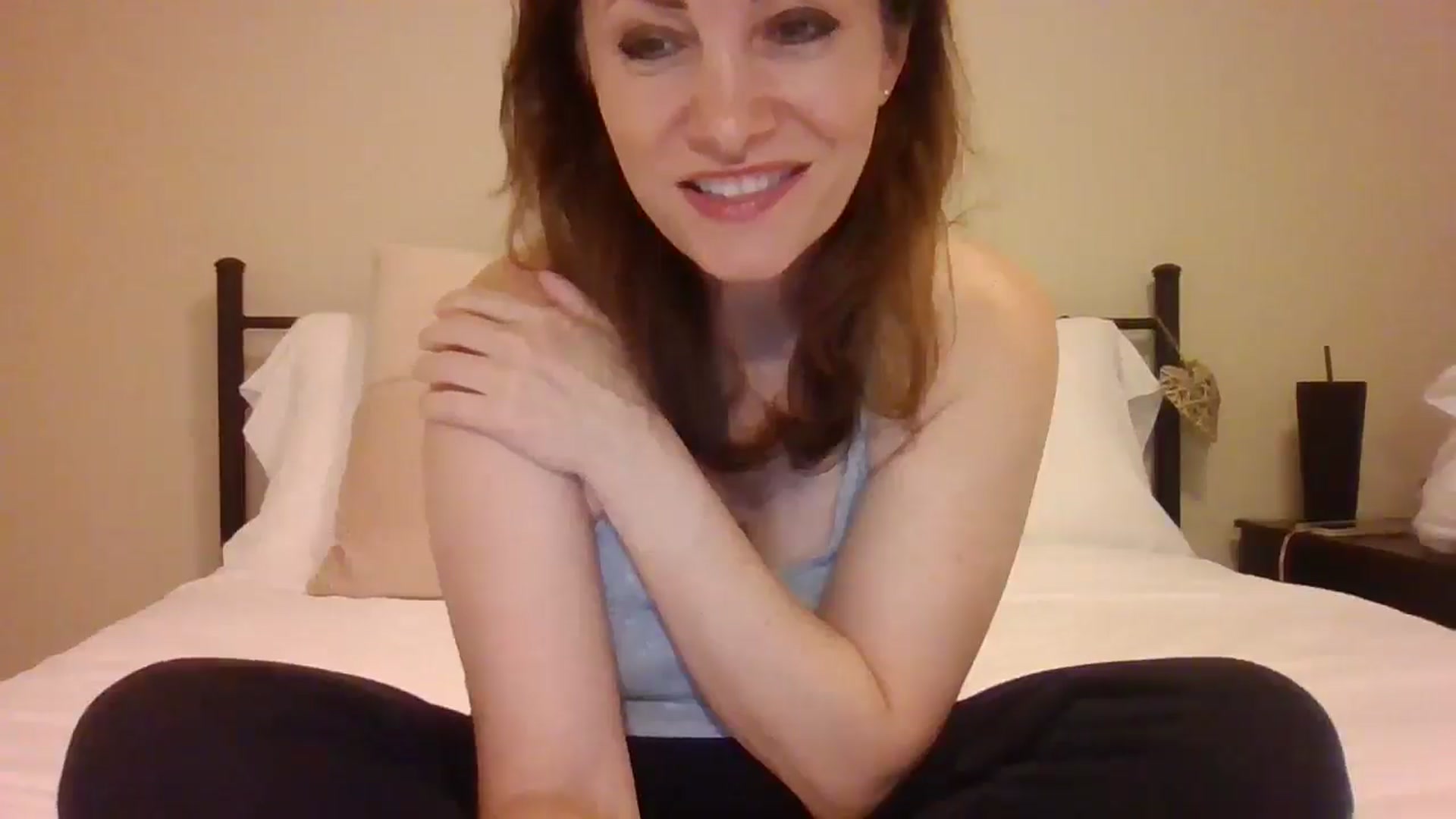 Gallery image thumbnail from LVDOLL's myfreecams stream on, 03/06/2025, 07:01 image 18 of 20