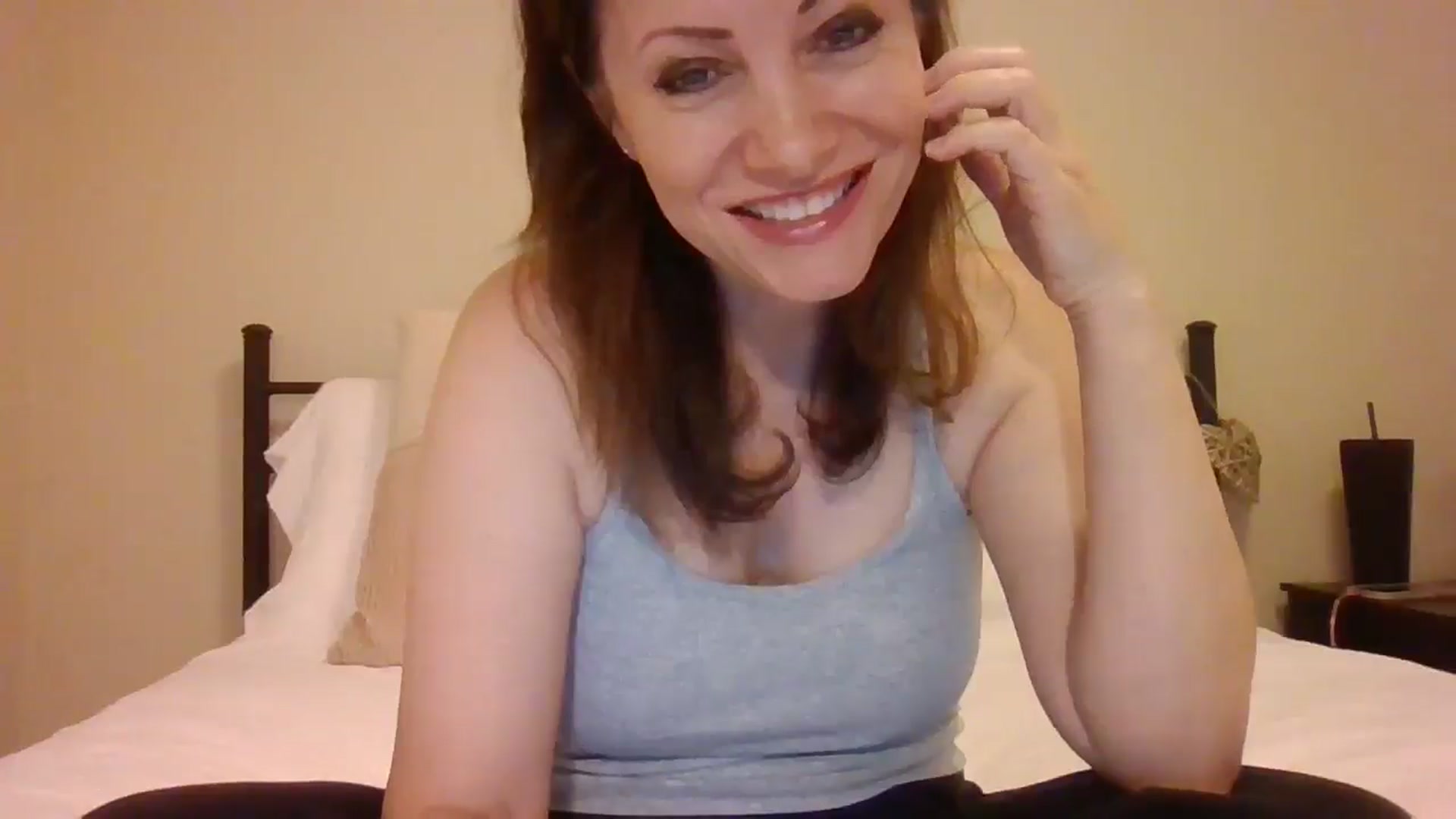 Gallery image thumbnail from LVDOLL's myfreecams stream on, 03/06/2025, 07:01 image 13 of 20