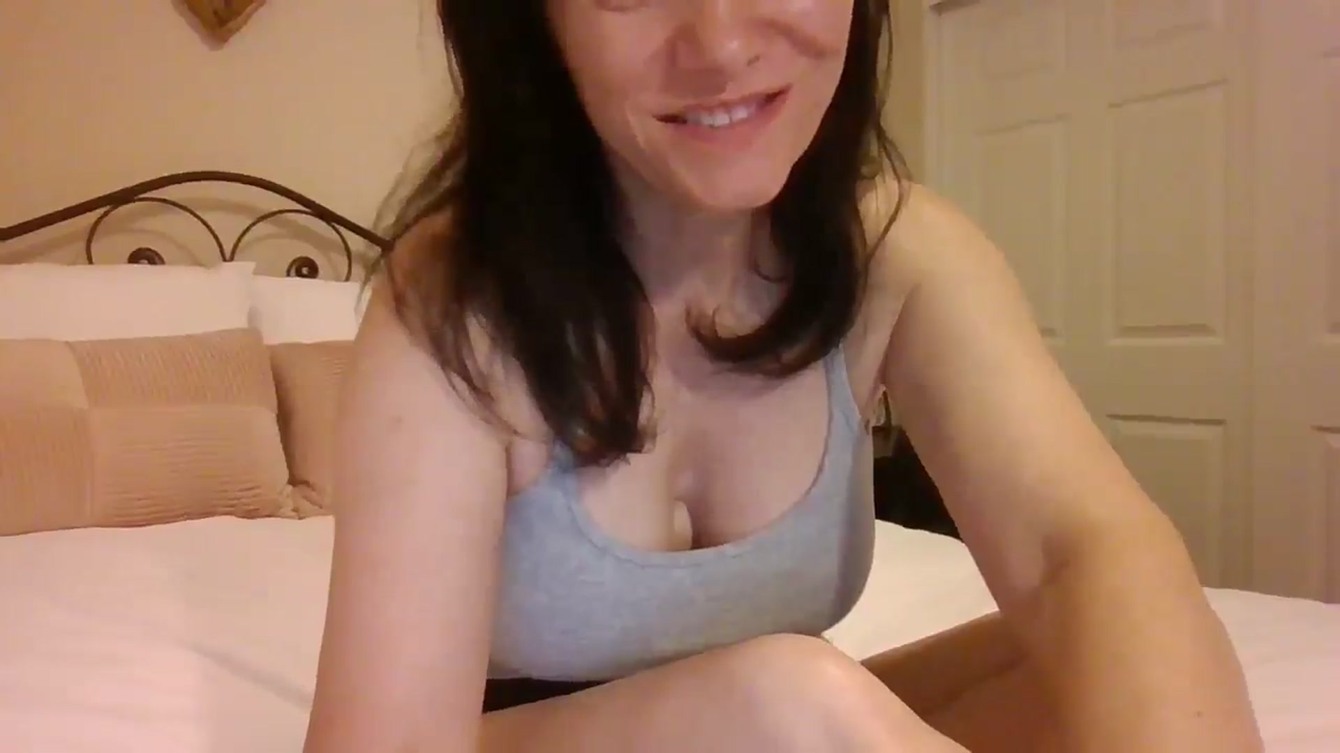 Gallery image thumbnail from LVDOLL's myfreecams stream on, 03/19/2025, 05:25 image 9 of 20