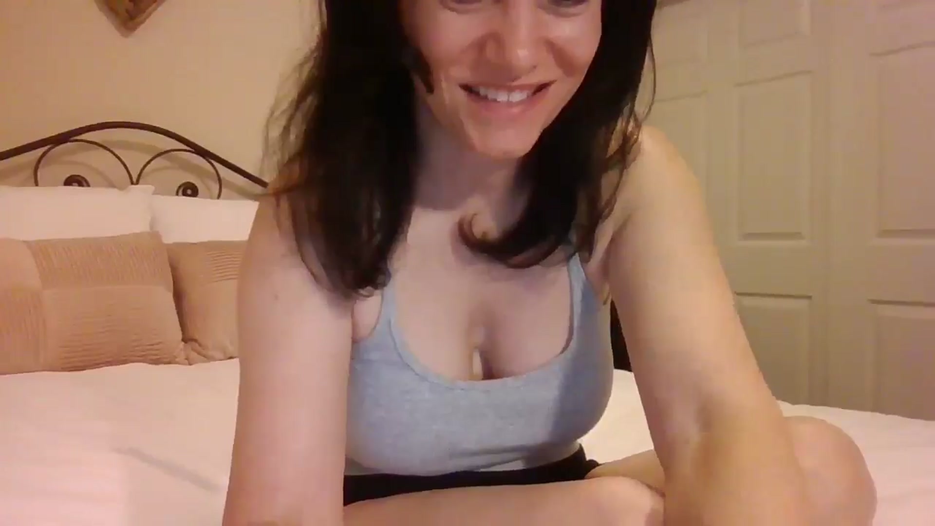 Gallery image thumbnail from LVDOLL's myfreecams stream on, 03/19/2025, 05:25 image 12 of 20