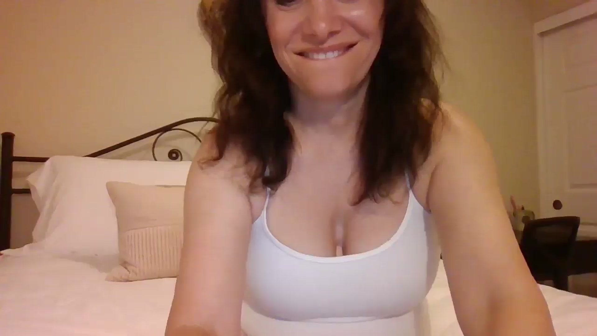 Gallery image thumbnail from LVDOLL's myfreecams stream on, 03/31/2025, 04:34 image 12 of 20