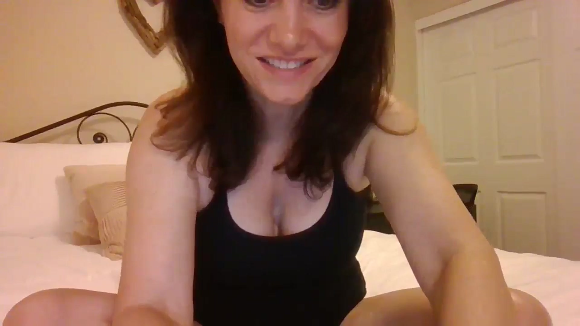 Gallery image thumbnail from LVDOLL's myfreecams stream on, 04/01/2025, 07:05 image 14 of 20