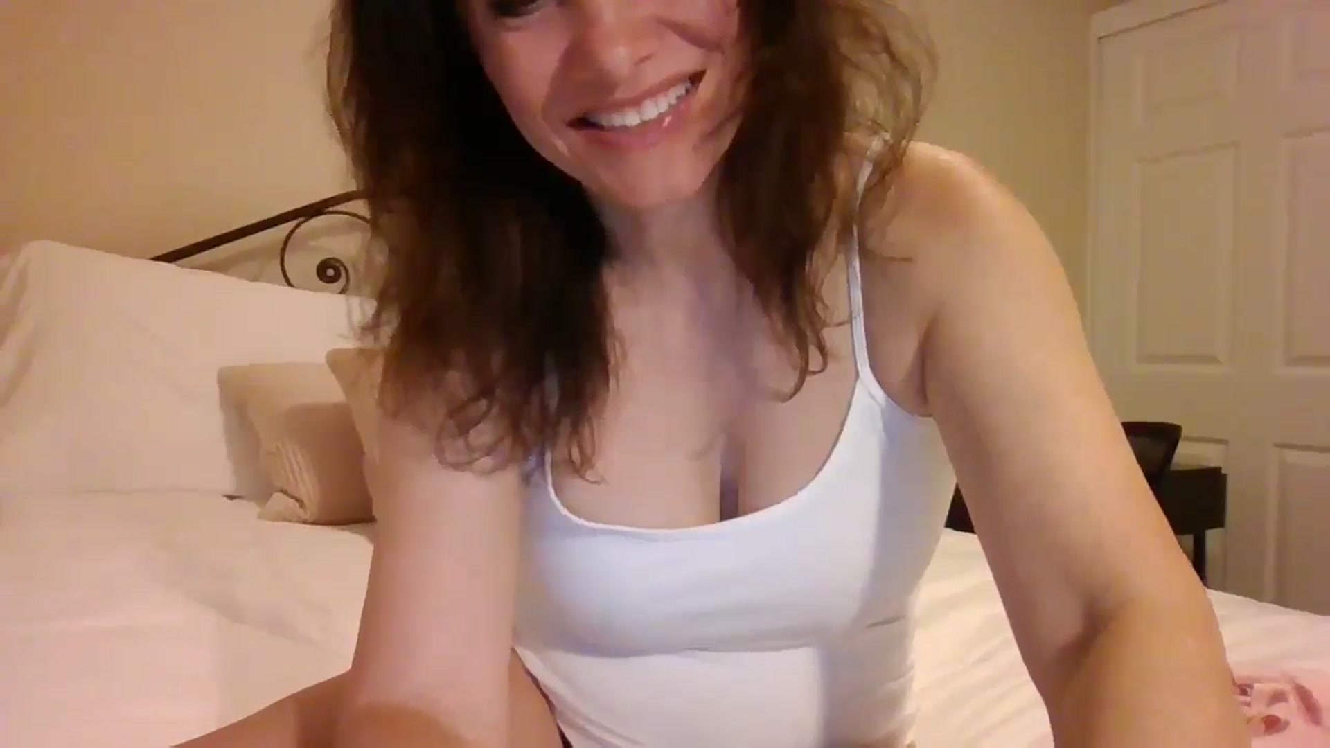 Gallery image thumbnail from LVDOLL's myfreecams stream on, 04/07/2025, 06:45 image 12 of 20