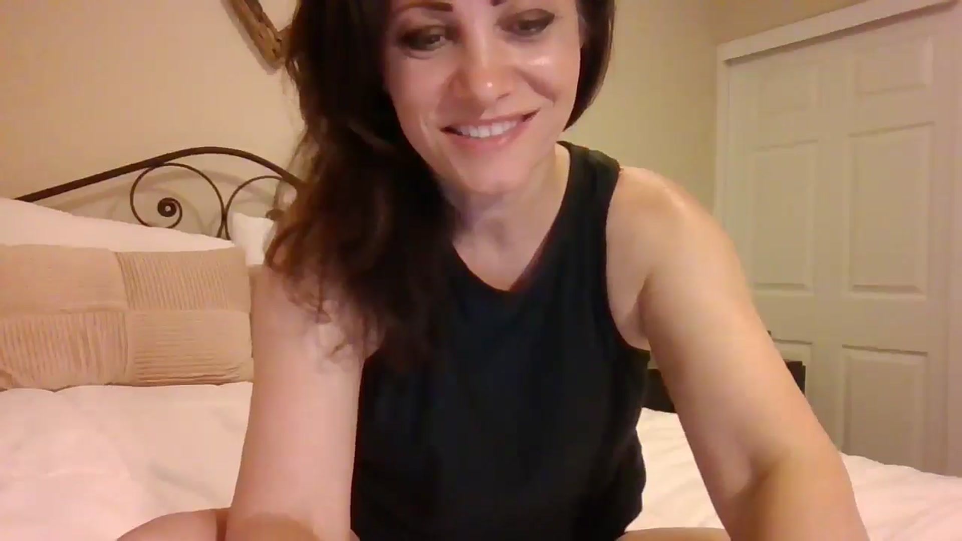 Gallery image thumbnail from LVDOLL's myfreecams stream on, 04/08/2025, 05:48 image 6 of 20