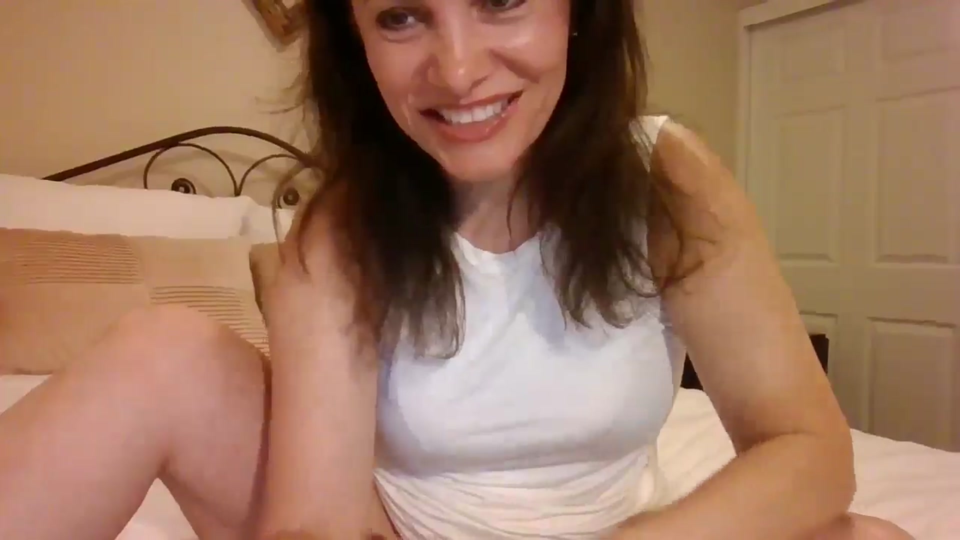 Gallery image thumbnail from LVDOLL's myfreecams stream on, 04/09/2025, 04:54 image 16 of 20