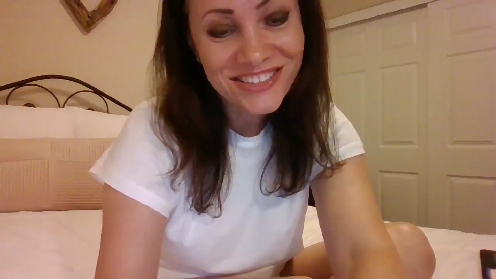 Gallery image thumbnail from LVDOLL's myfreecams stream on, 04/17/2025, 03:28 image 14 of 20