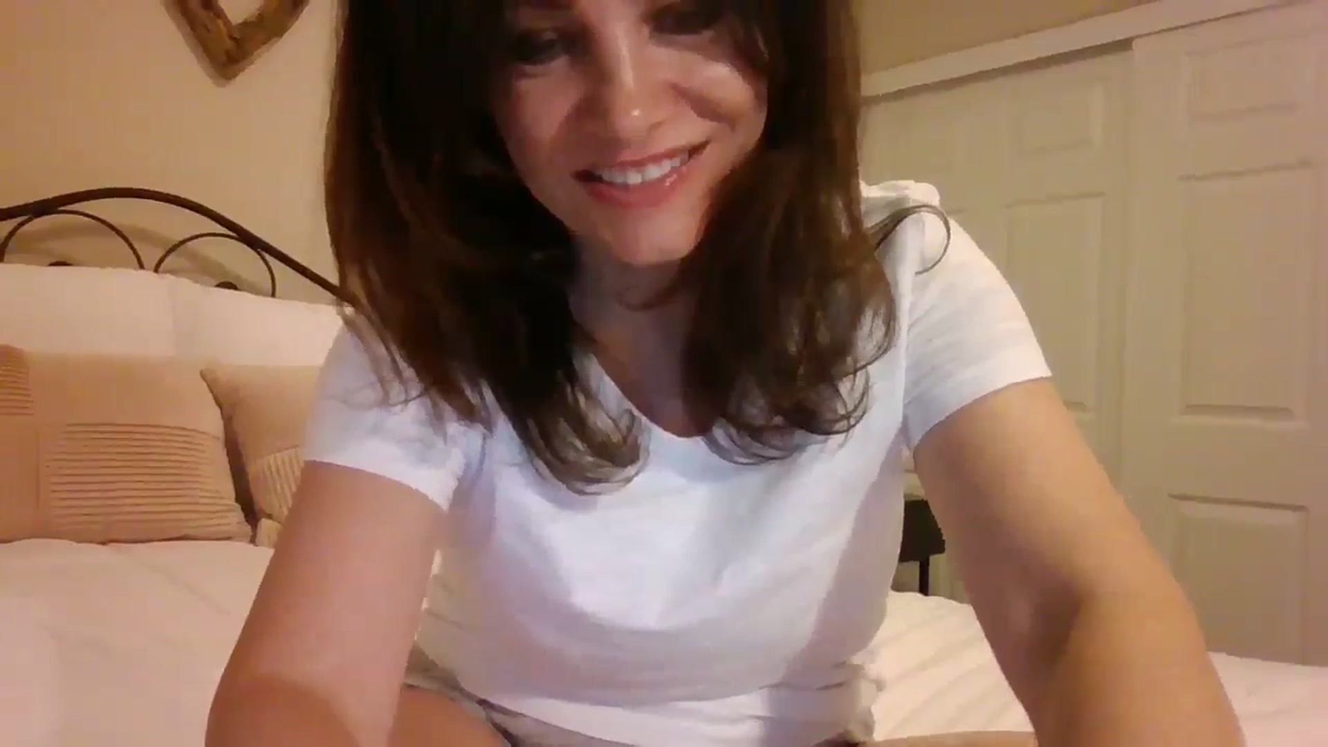 Gallery image thumbnail from LVDOLL's myfreecams stream on, 04/26/2025, 02:55 image 12 of 20