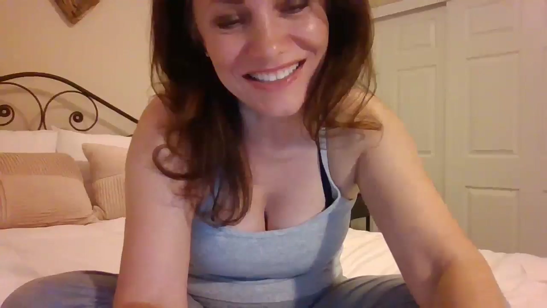 Gallery image thumbnail from LVDOLL's myfreecams stream on, 05/06/2025, 04:55 image 19 of 20